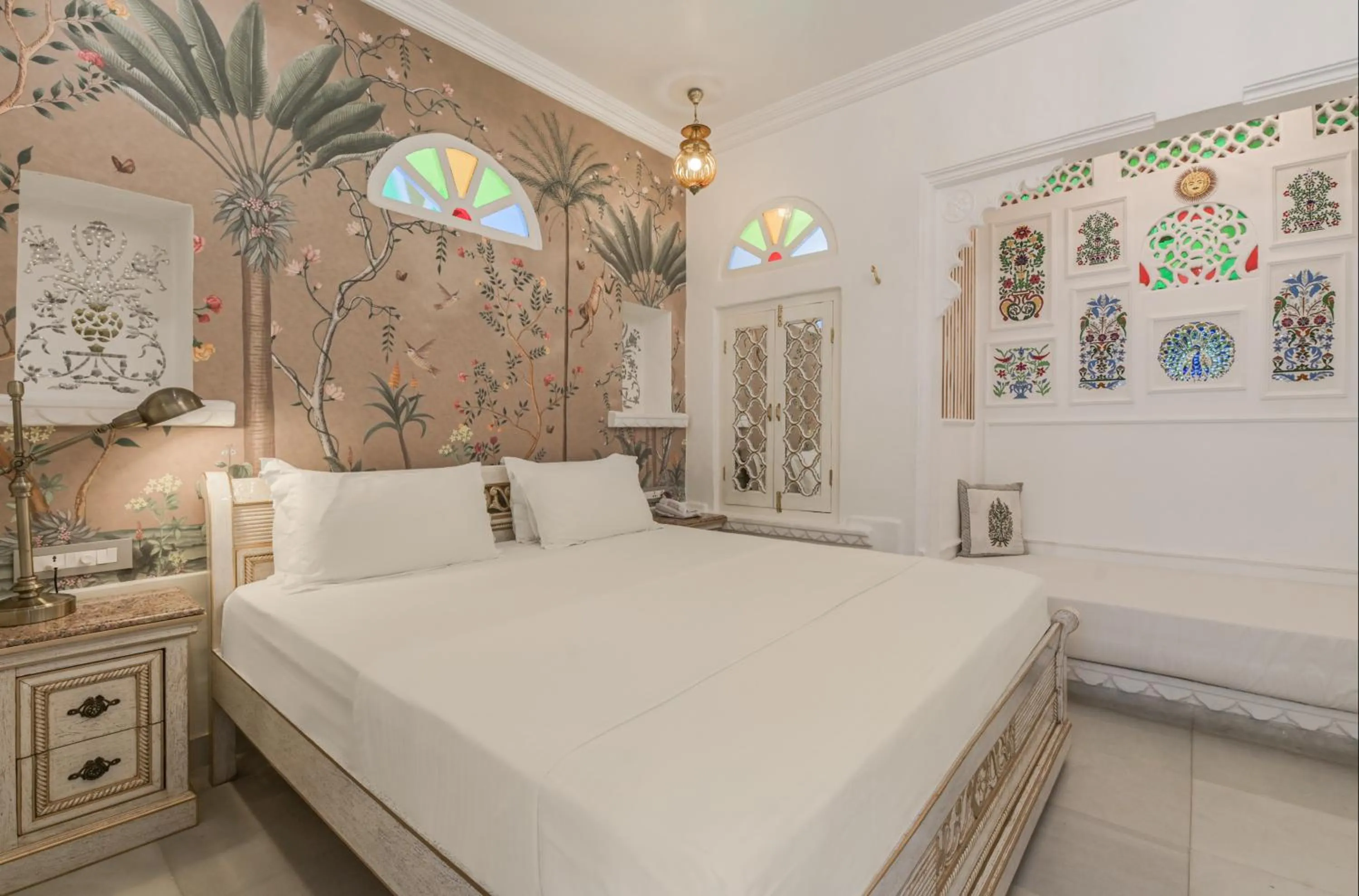 Bed in Jagat Niwas Palace