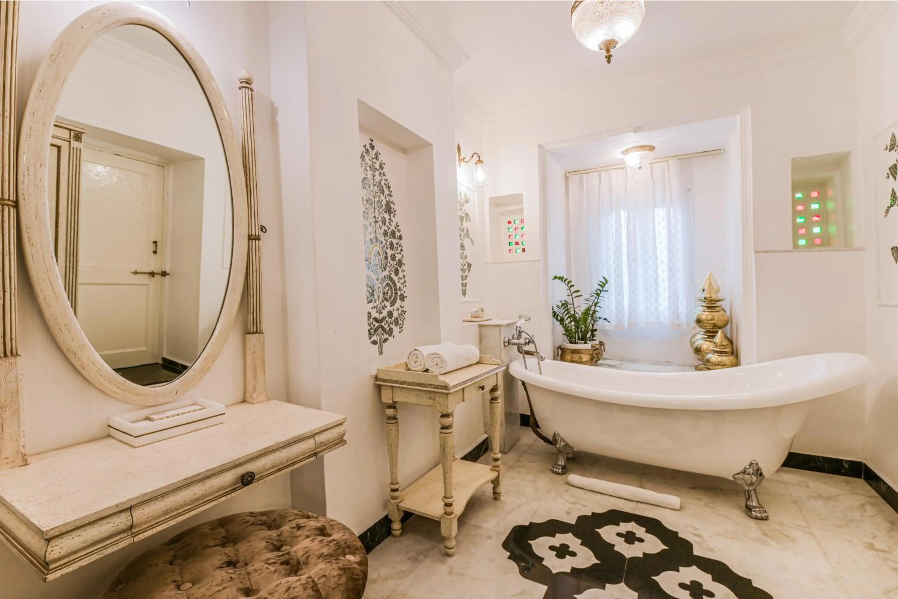 Bathroom in Jagat Niwas Palace