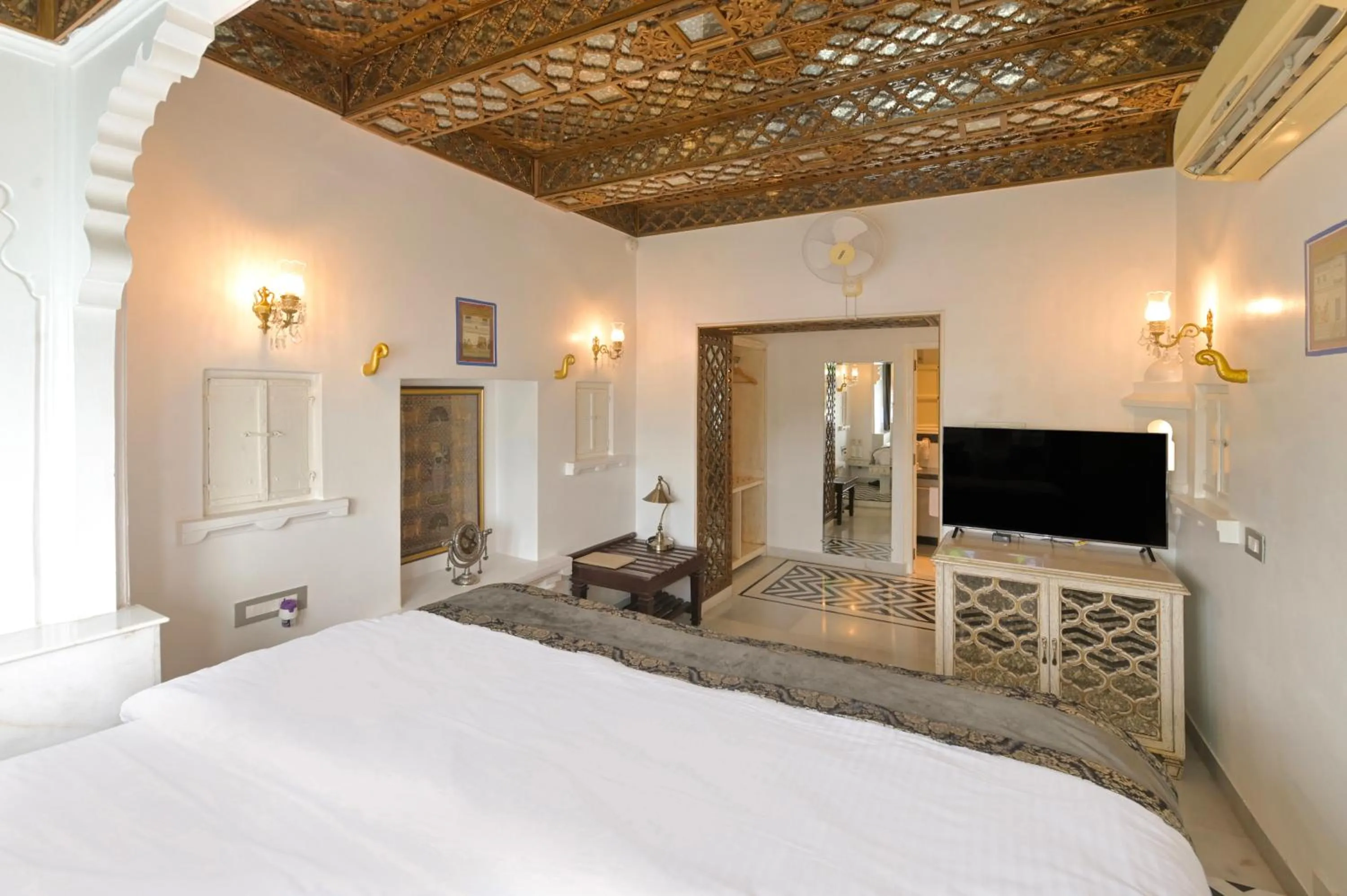 TV and multimedia, Bed in Jagat Niwas Palace