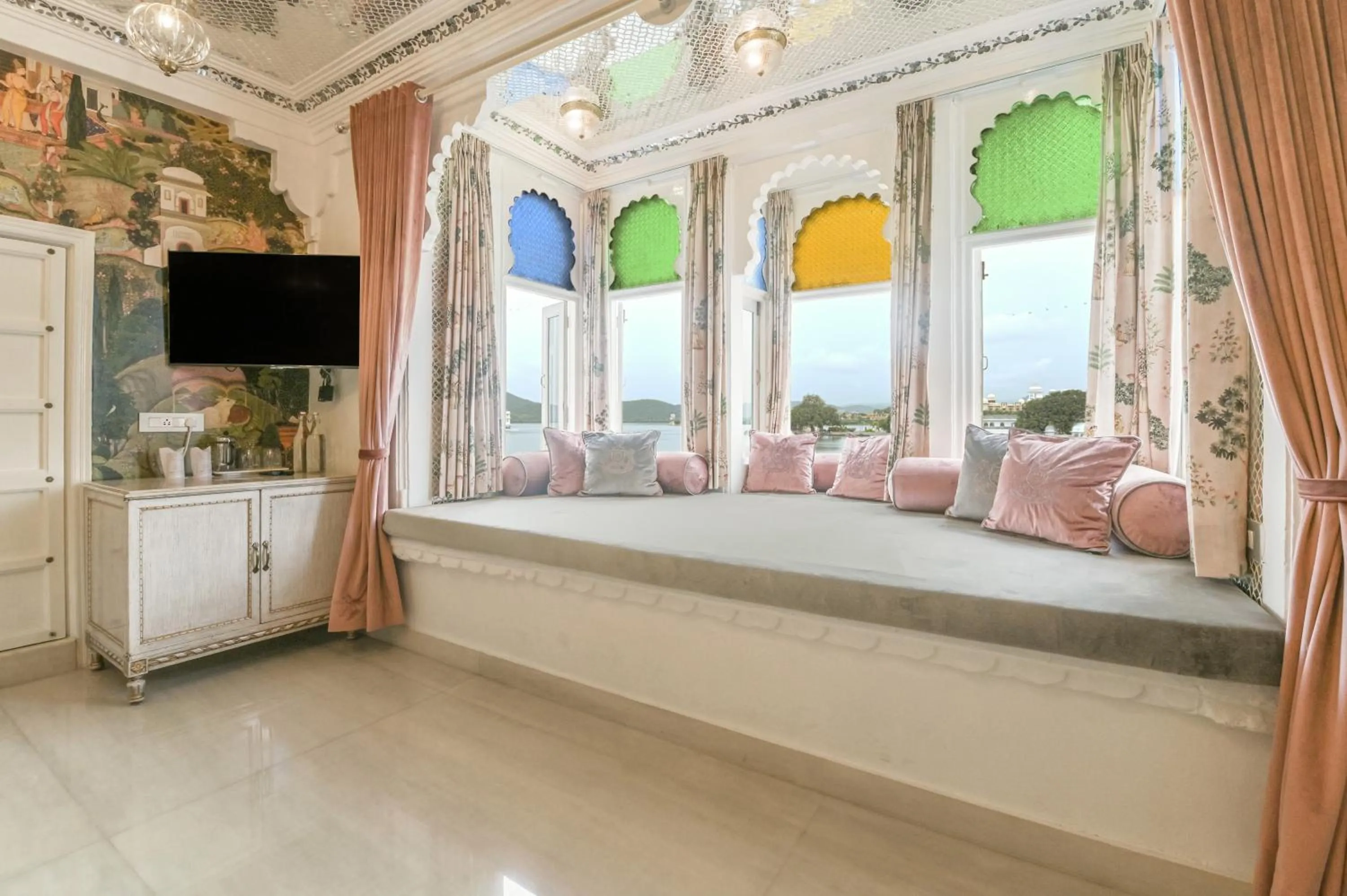 TV and multimedia, Bed in Jagat Niwas Palace