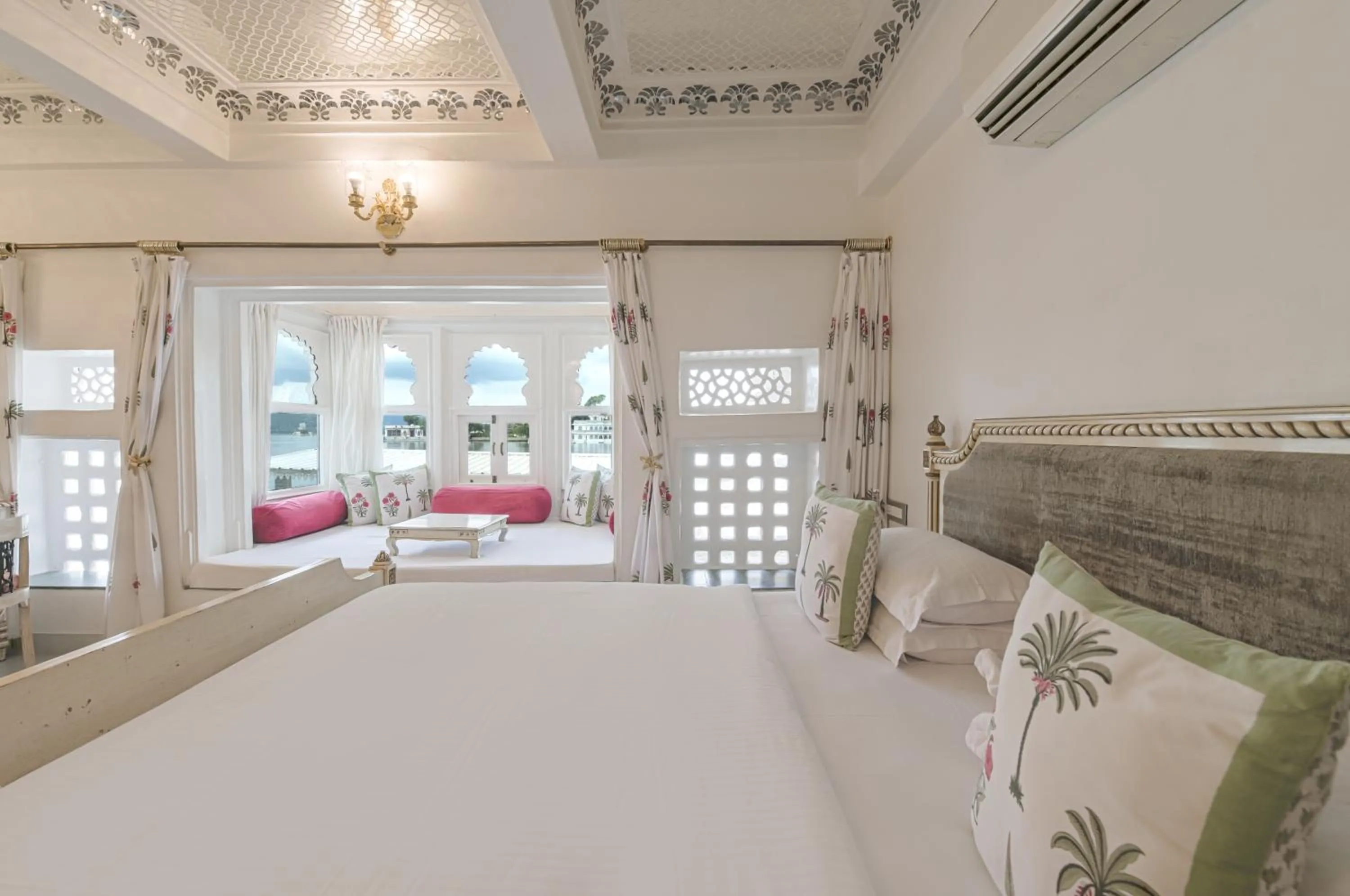 View (from property/room), Bed in Jagat Niwas Palace