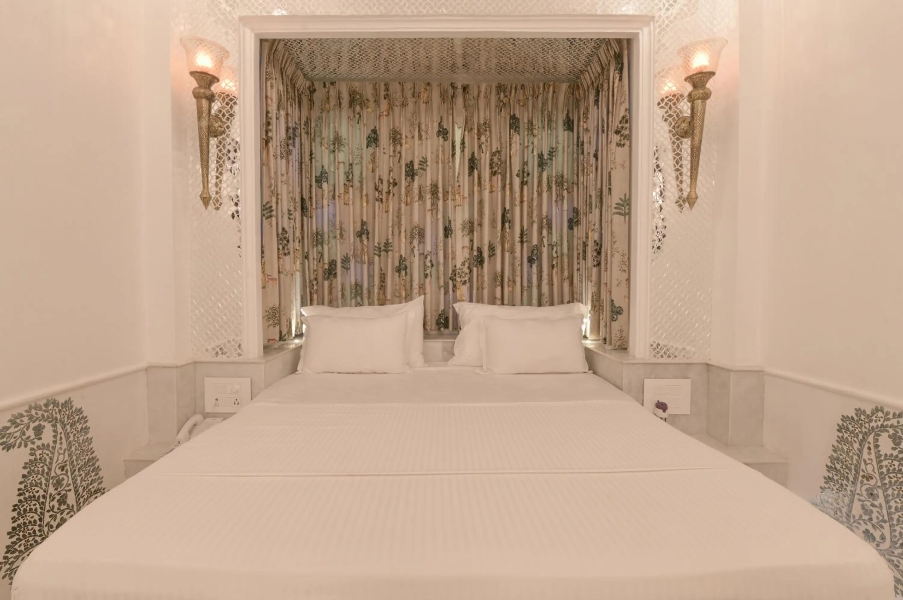 Bedroom, Bed in Jagat Niwas Palace