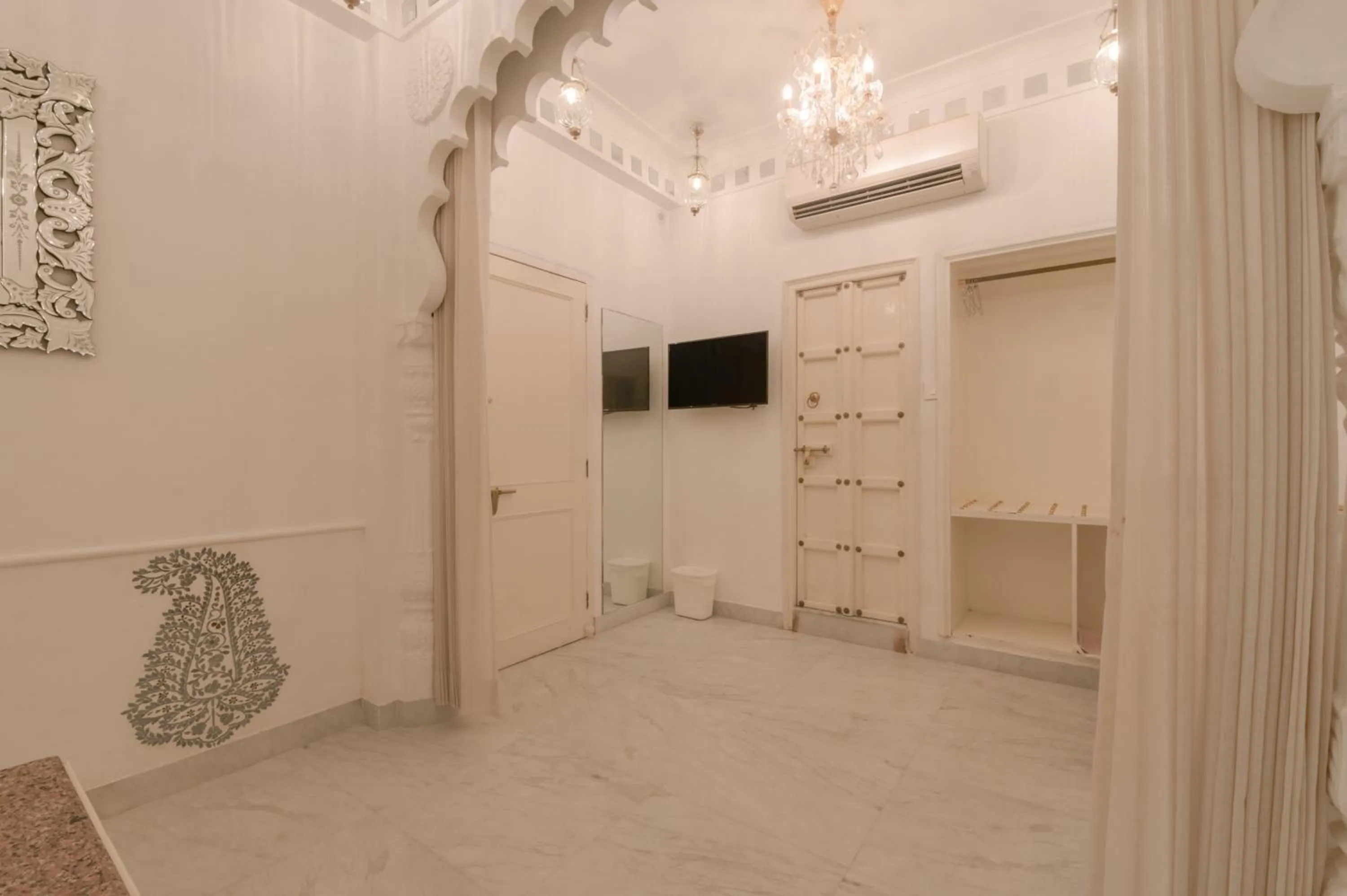 TV and multimedia in Jagat Niwas Palace