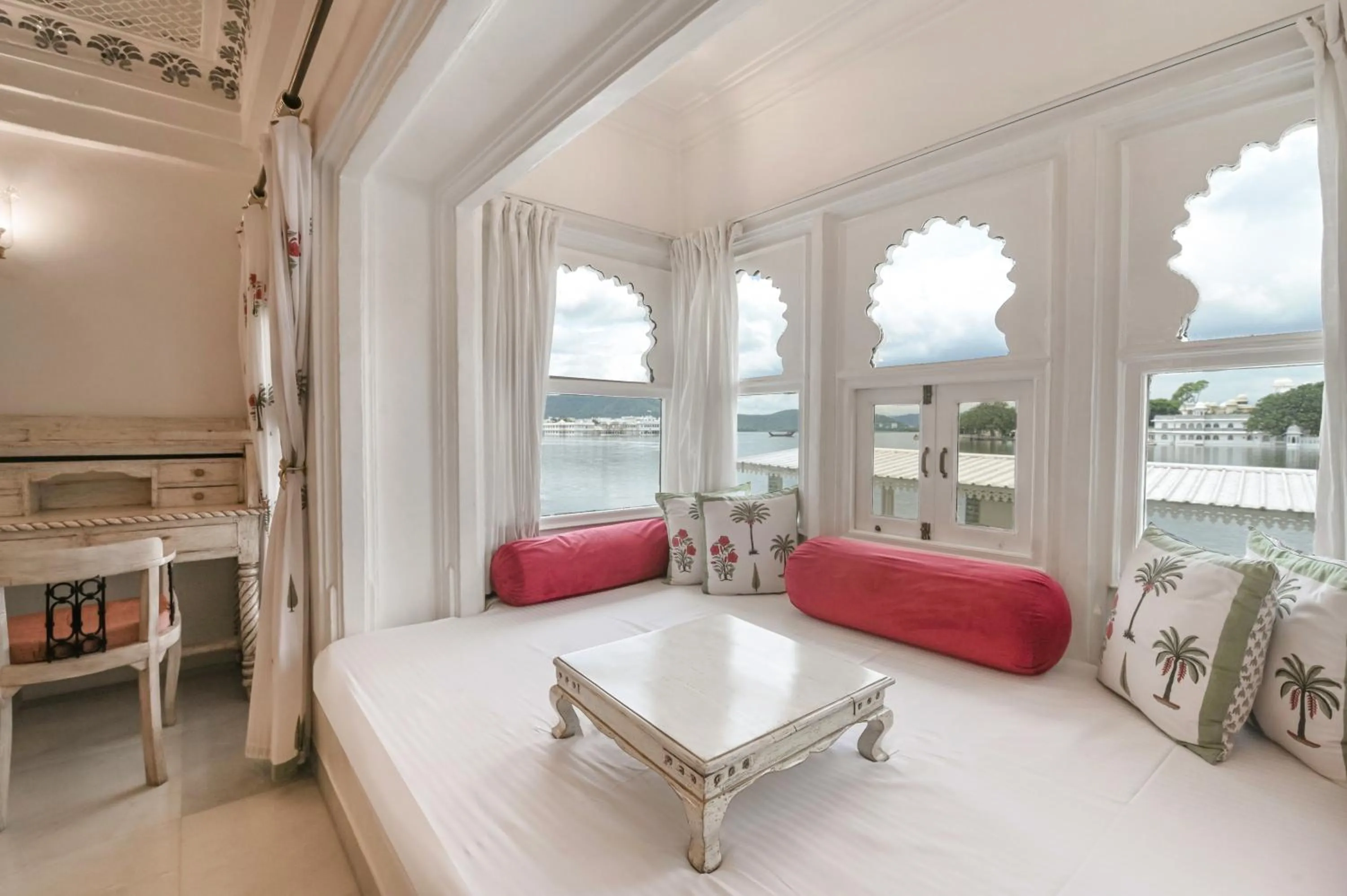View (from property/room), Bed in Jagat Niwas Palace