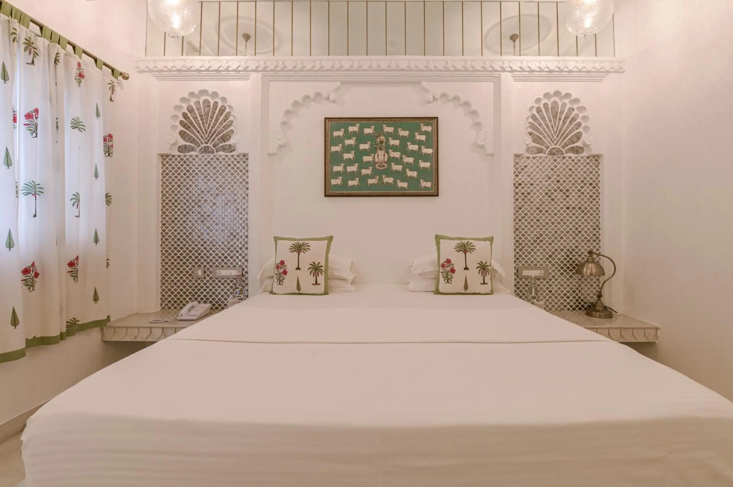 Bed in Jagat Niwas Palace