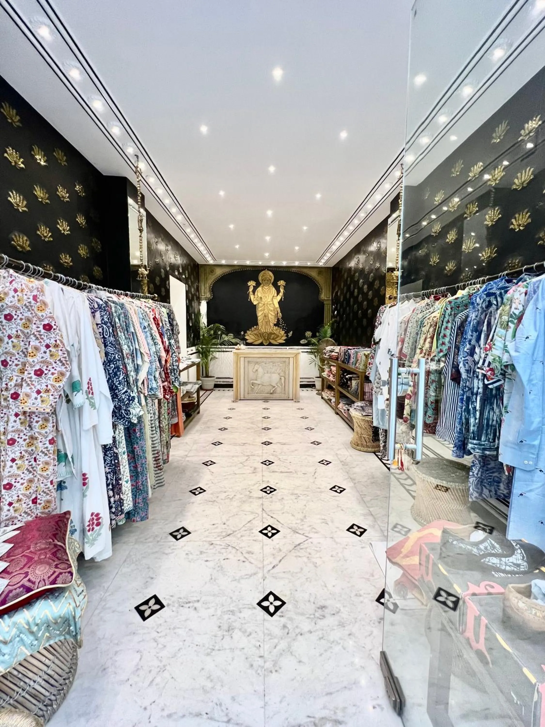 On-site shops in Jagat Niwas Palace