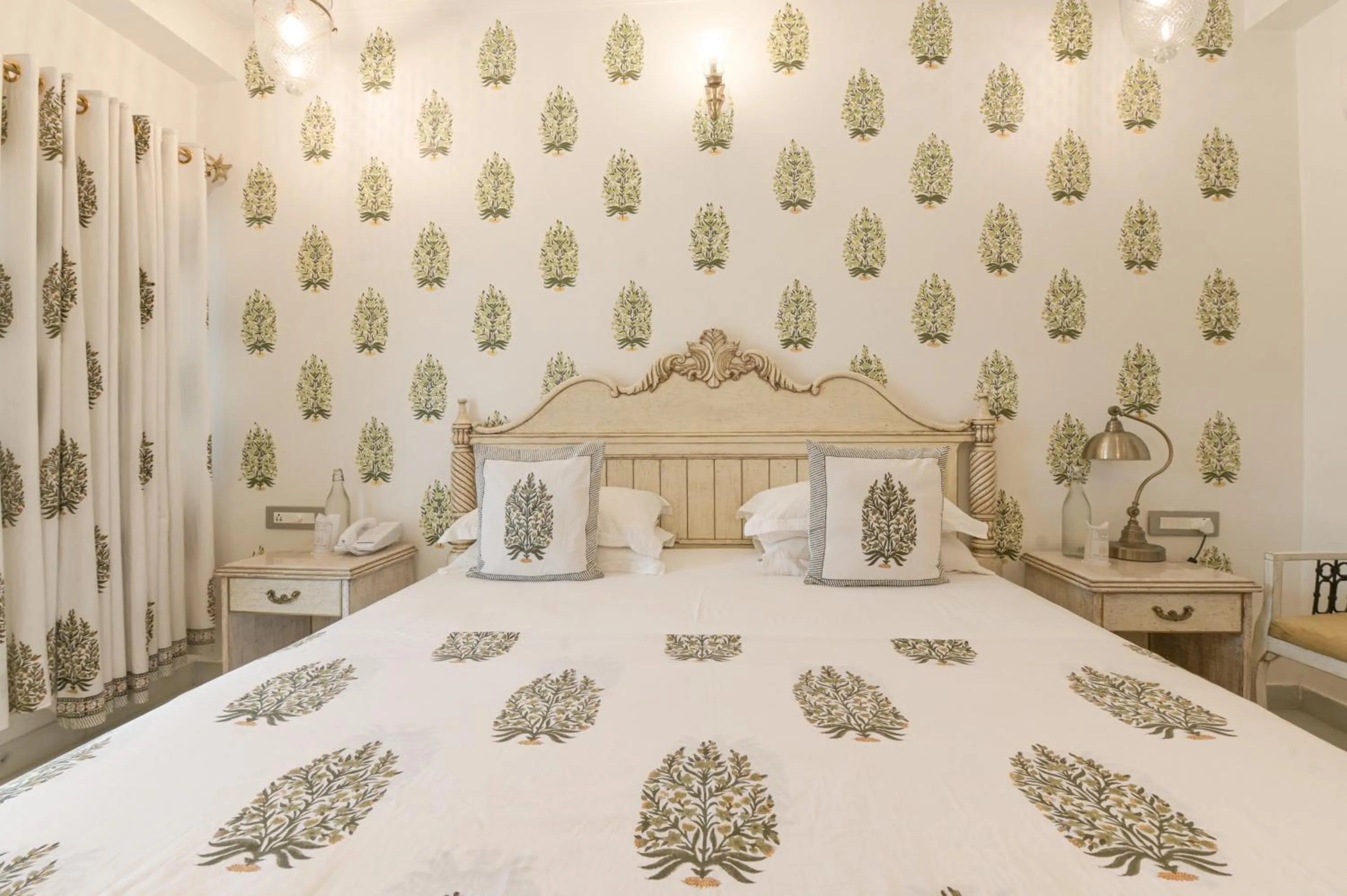 Bed in Jagat Niwas Palace