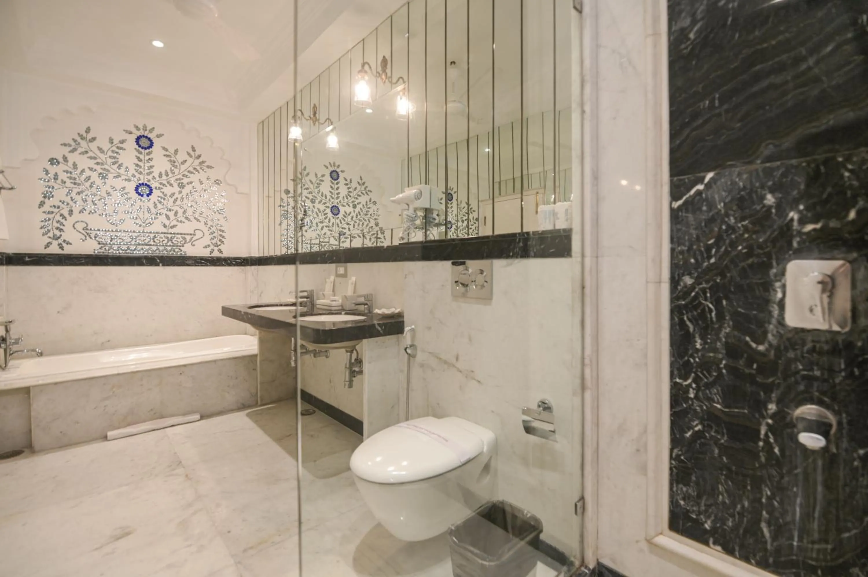 Shower in Jagat Niwas Palace