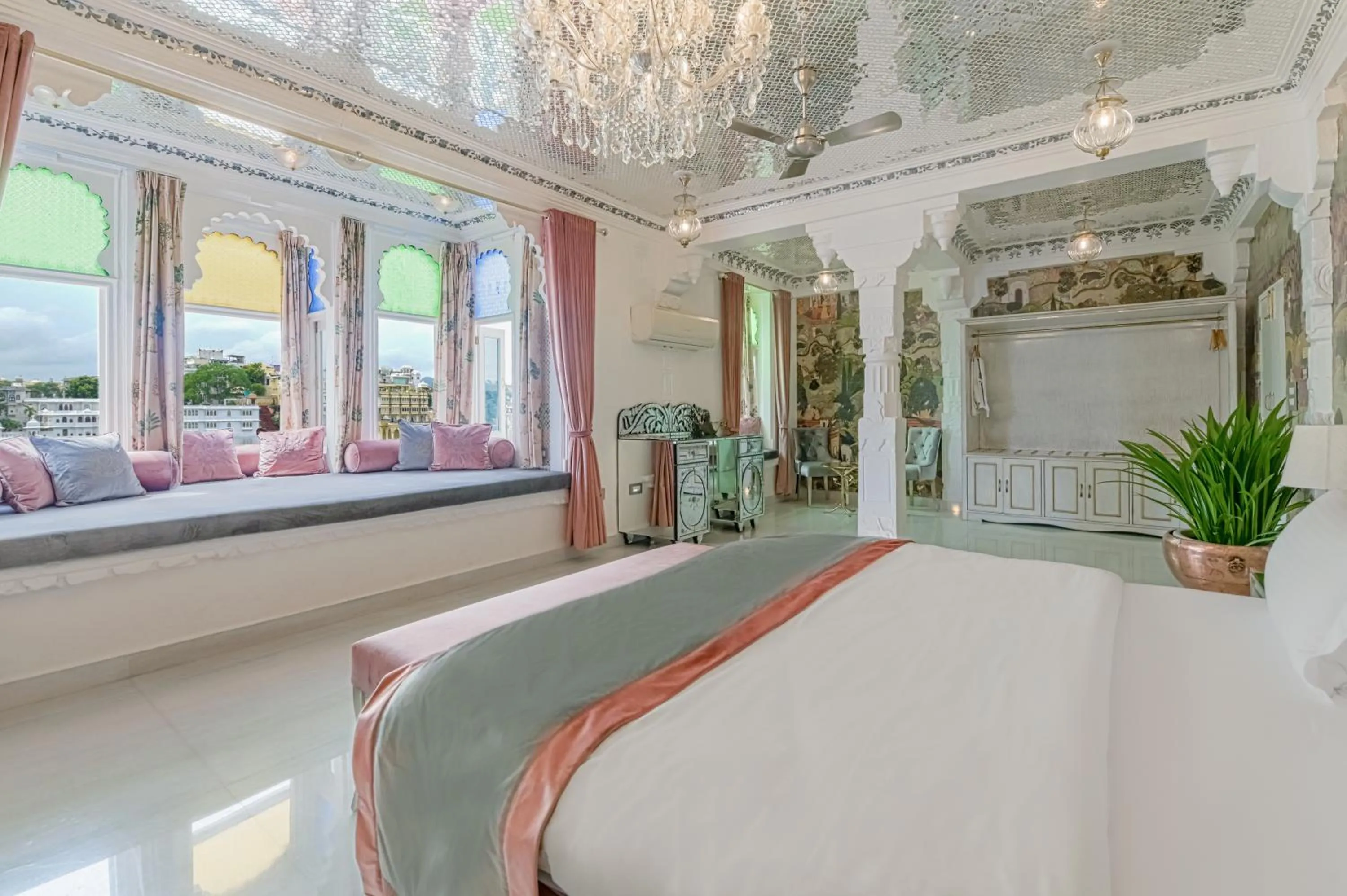 Bed in Jagat Niwas Palace