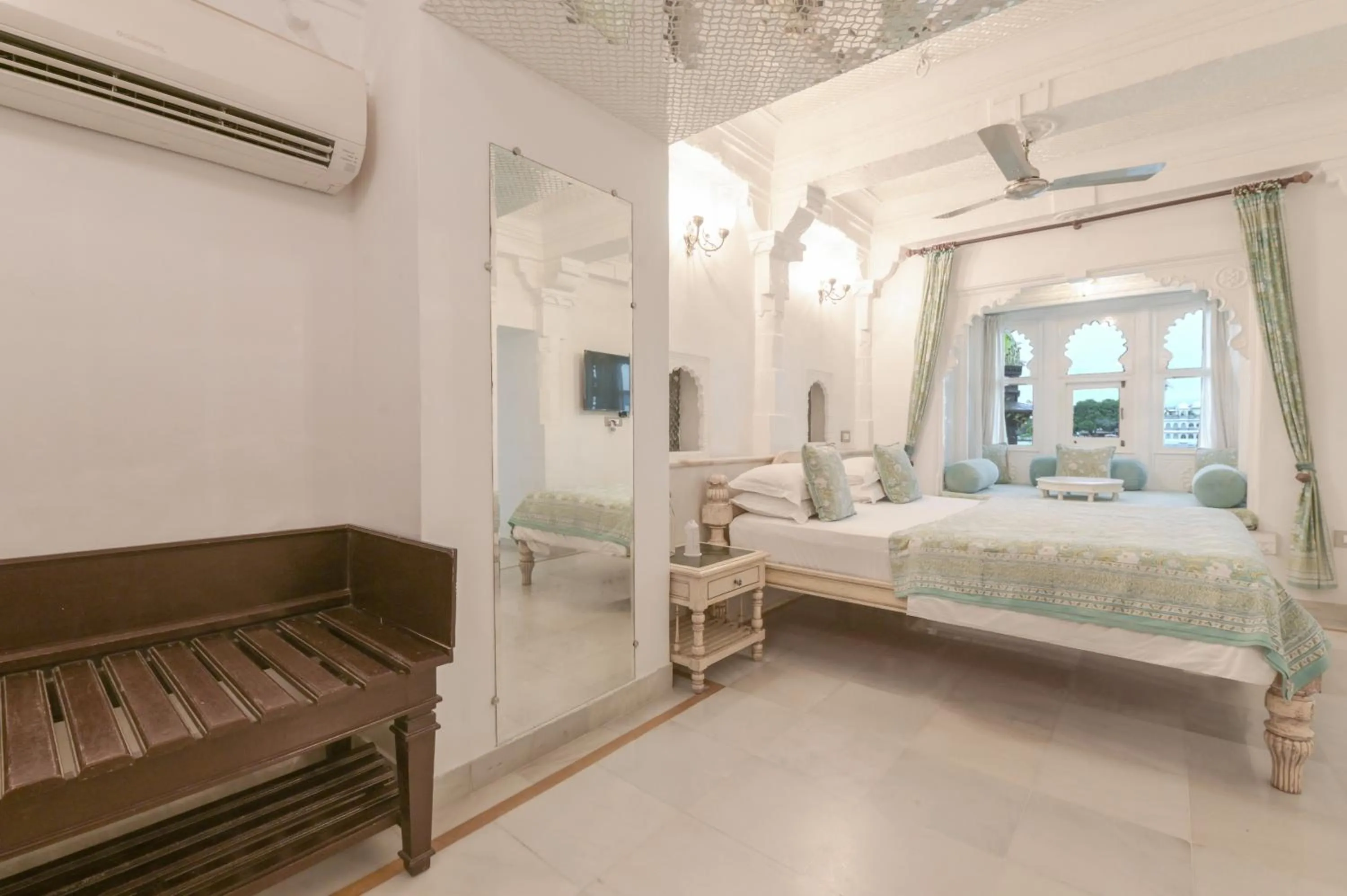 View (from property/room), Bed in Jagat Niwas Palace