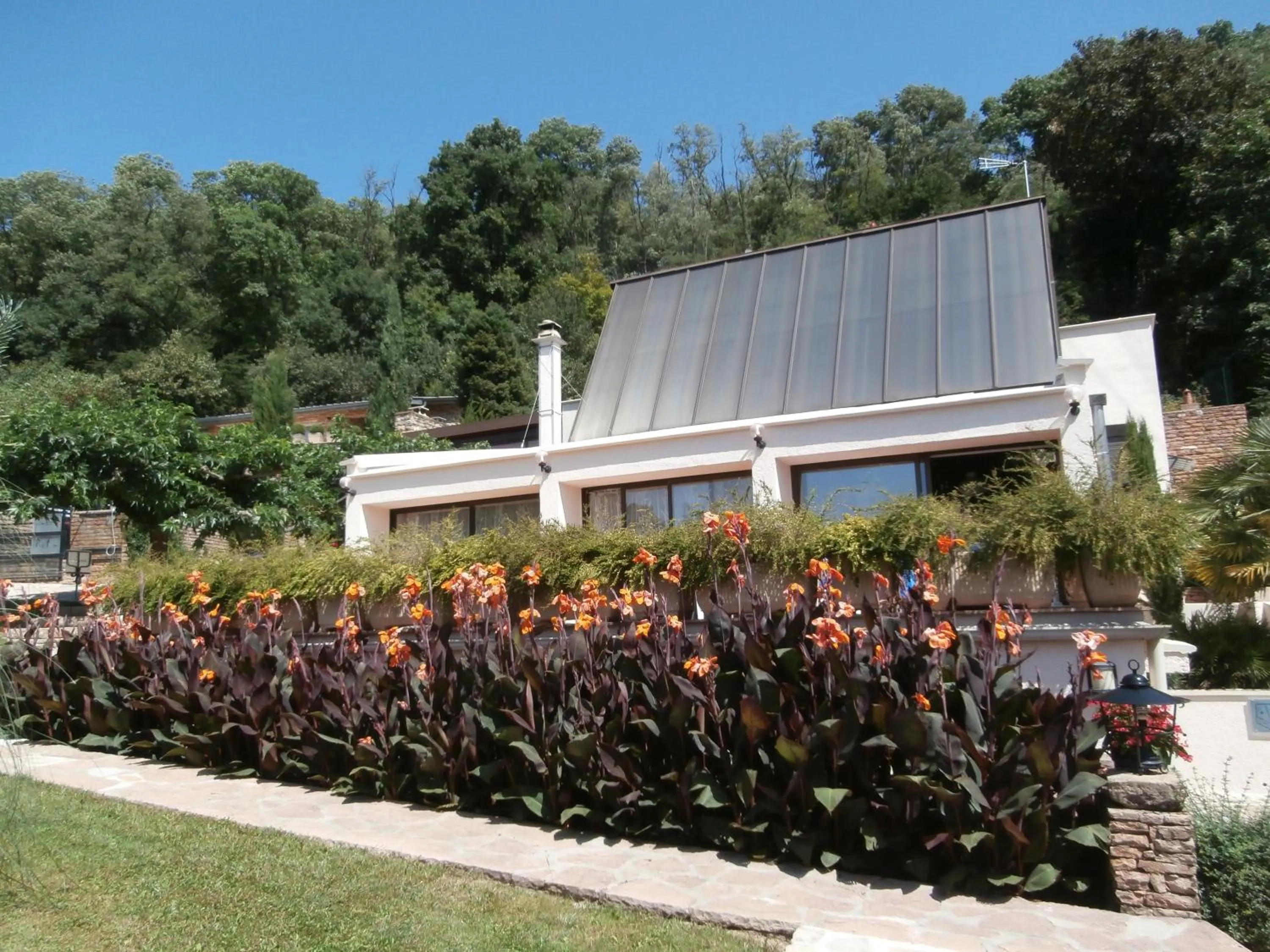 Facade/entrance in La Villa du Rhône