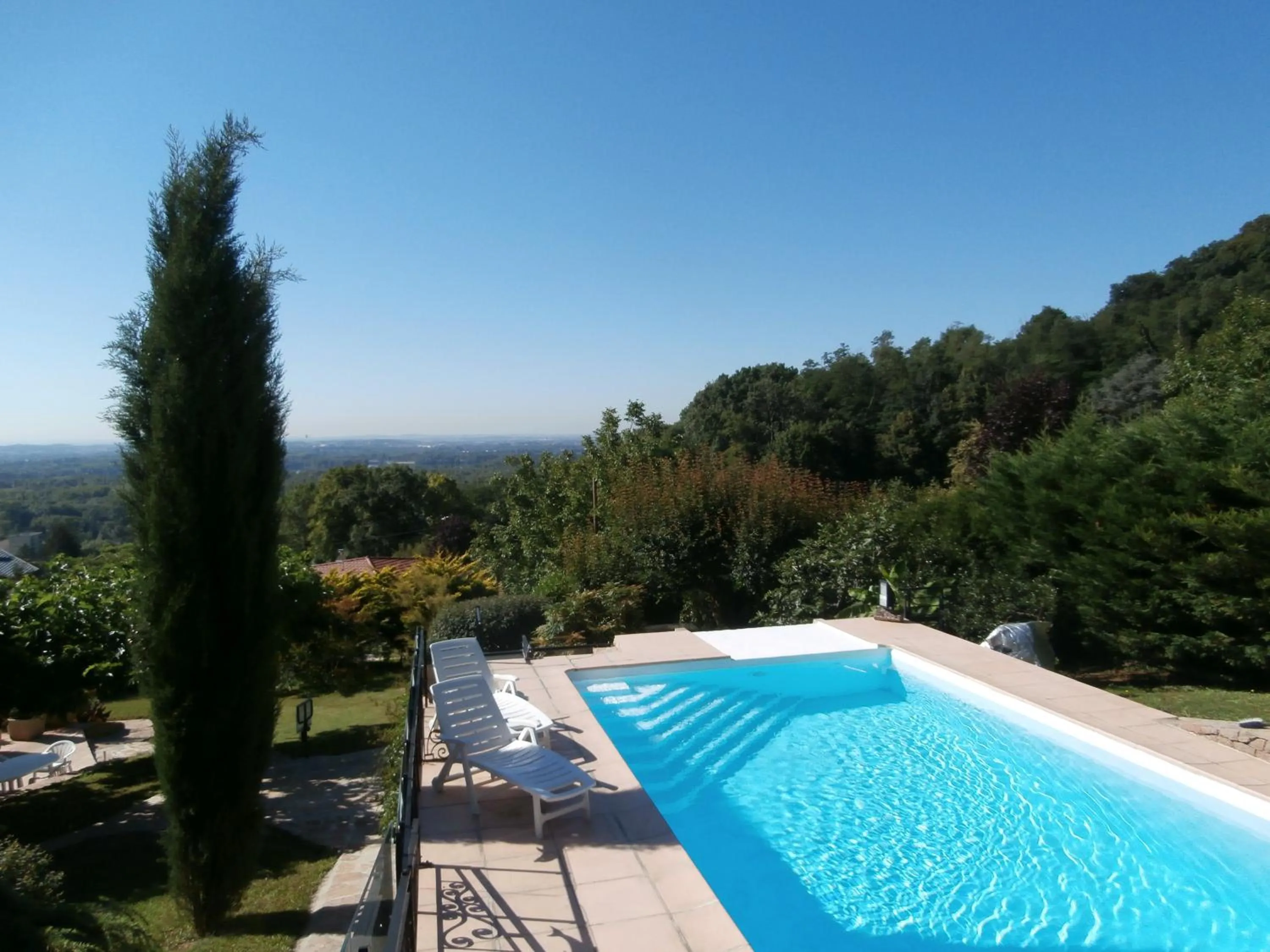 Garden view in La Villa du Rhône