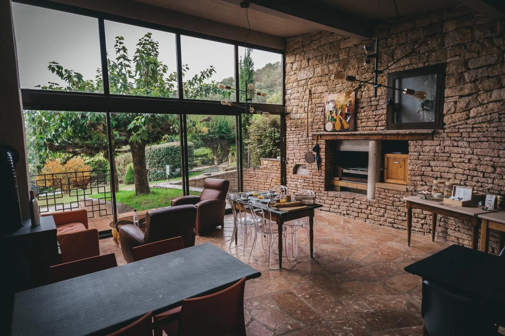 Restaurant/places to eat in La Villa du Rhône