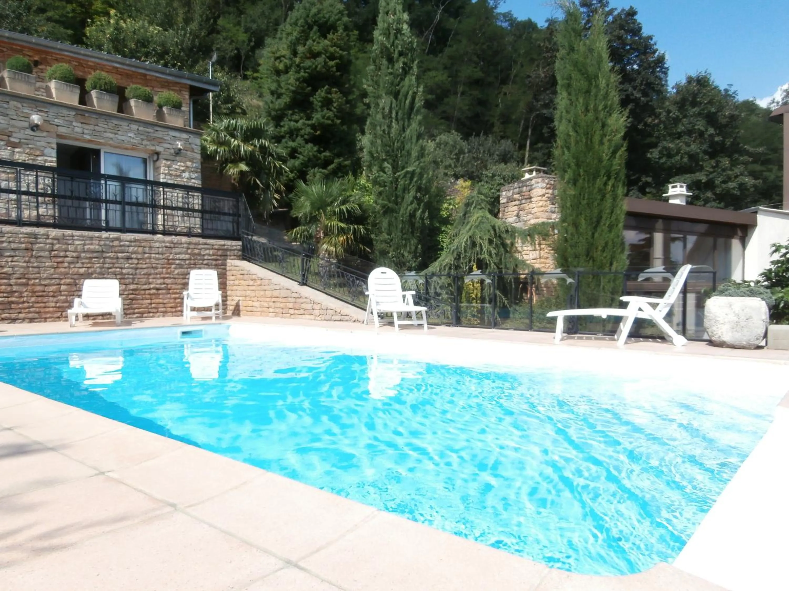 Swimming pool in La Villa du Rhône