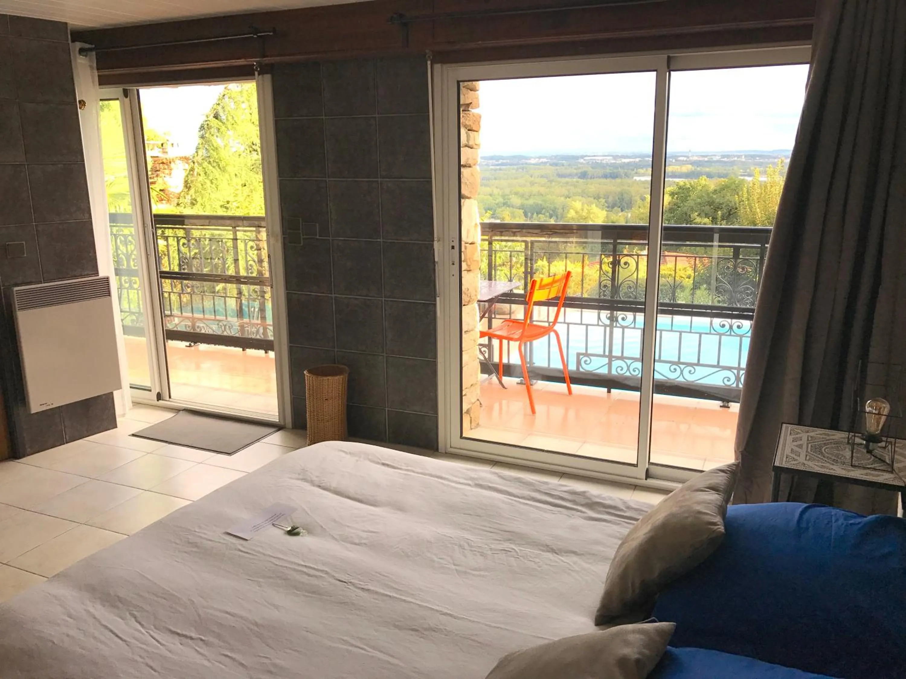 Garden view, Bed in La Villa du Rhône