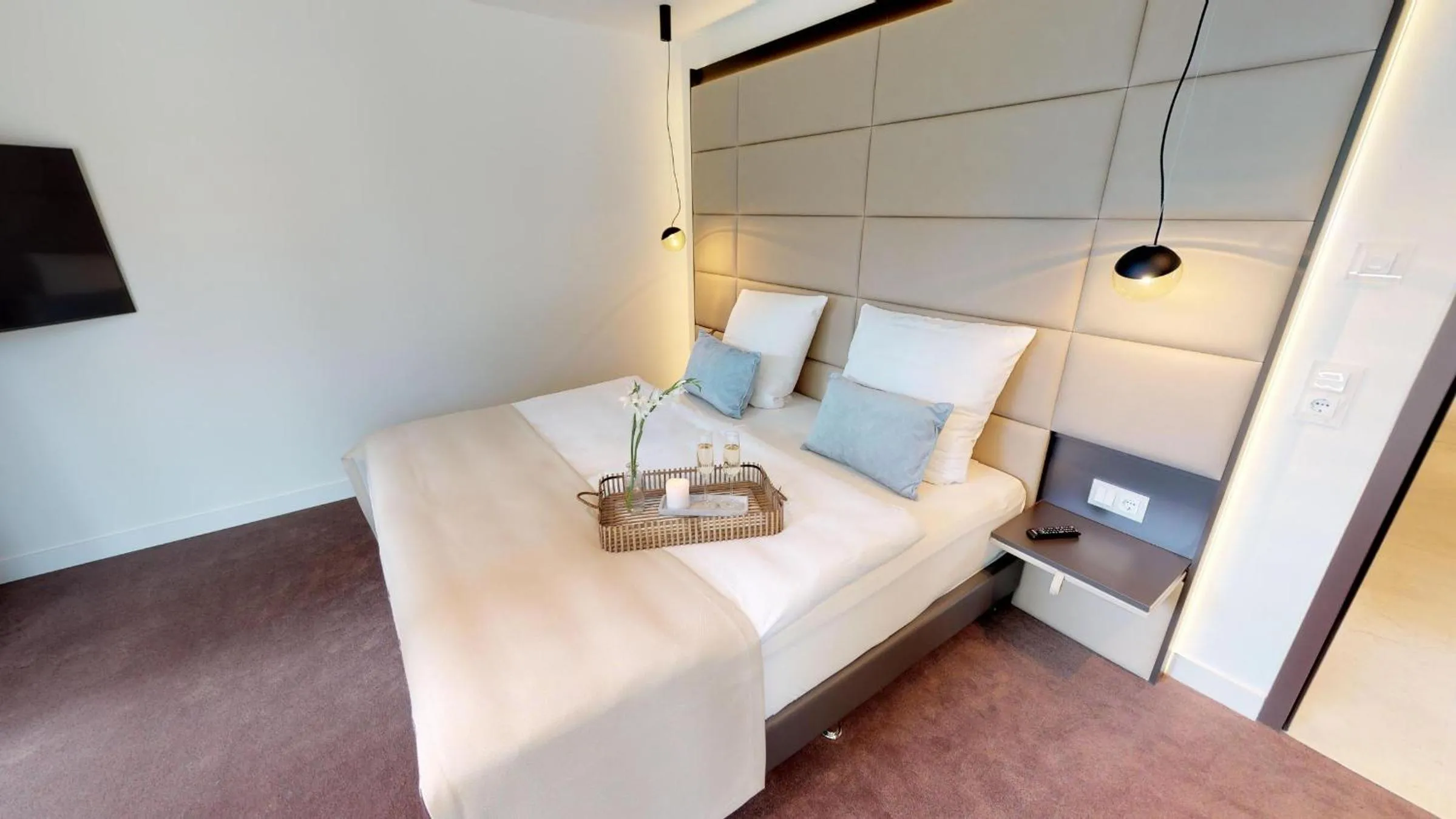 Bedroom, Bed in White Pearl Apartment 1.01