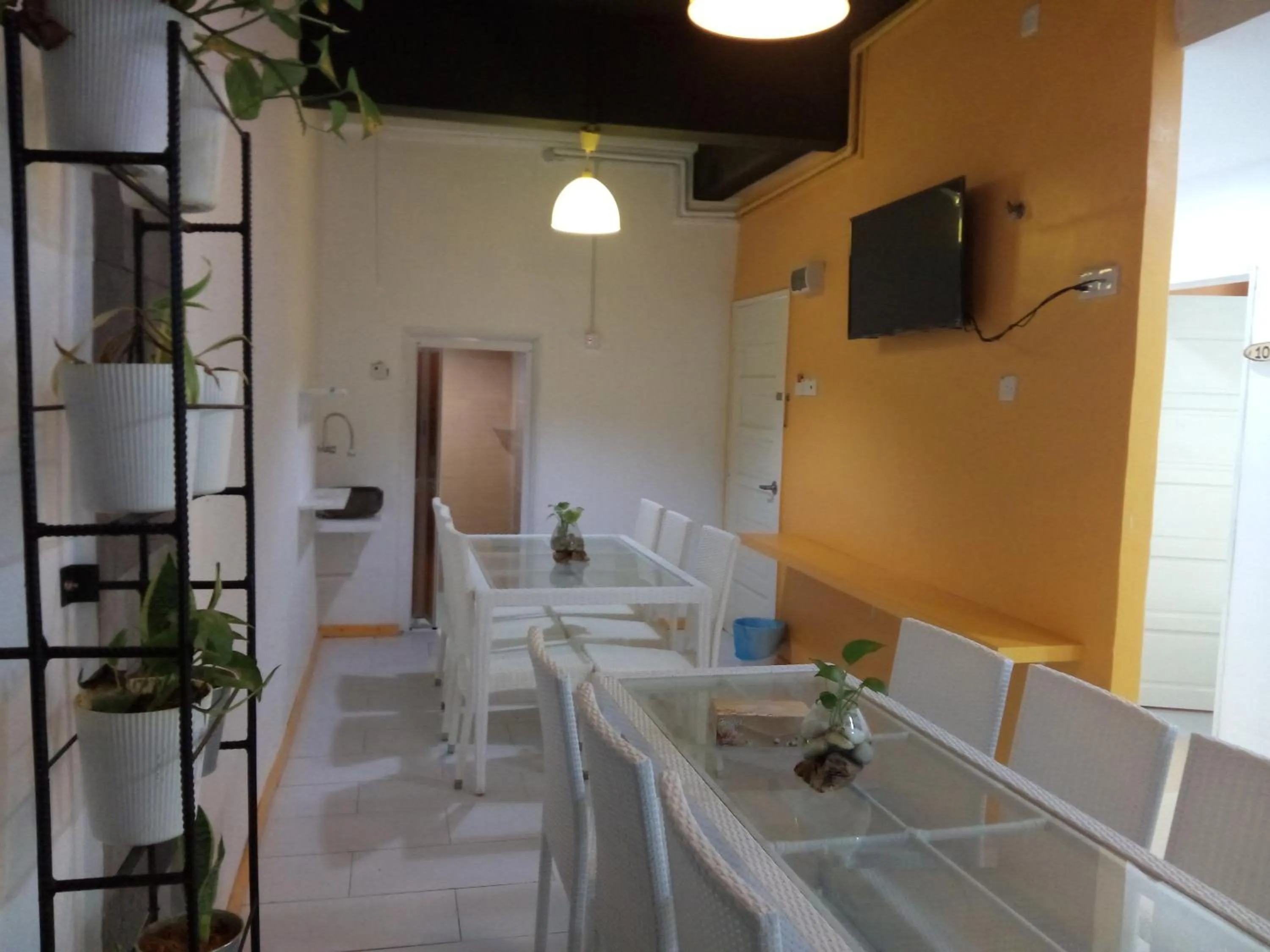 Dining area in The Serai Cottage Transit Hotel