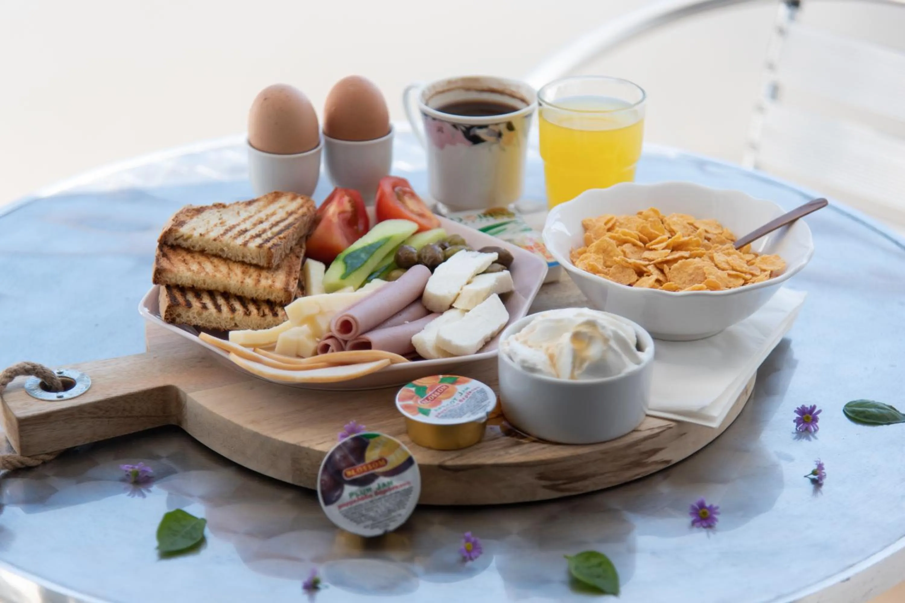 Breakfast in Tylos Beach Hotel