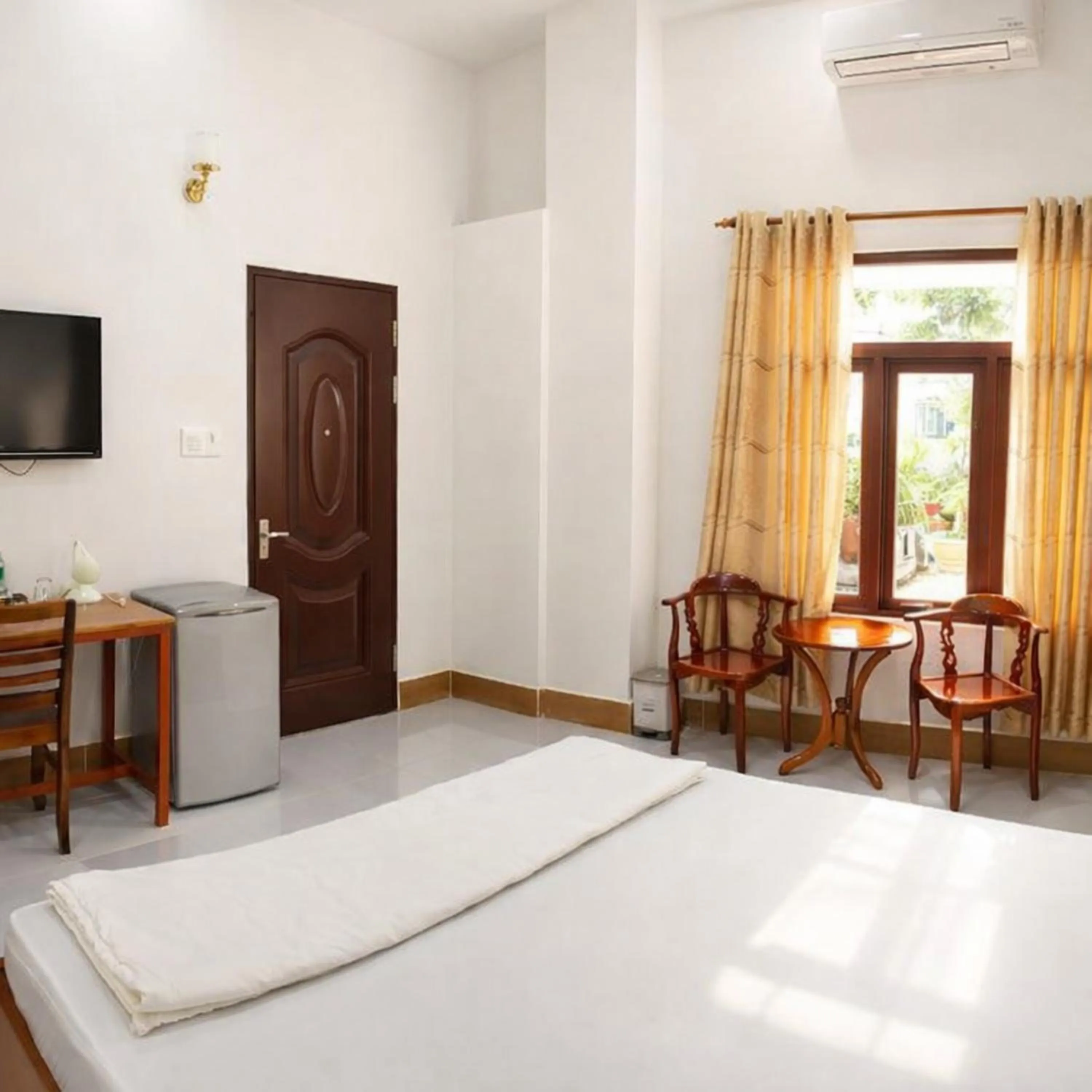 Photo of the whole room, Bed in Khách Sạn Nhà Hàng Ngọc Hân