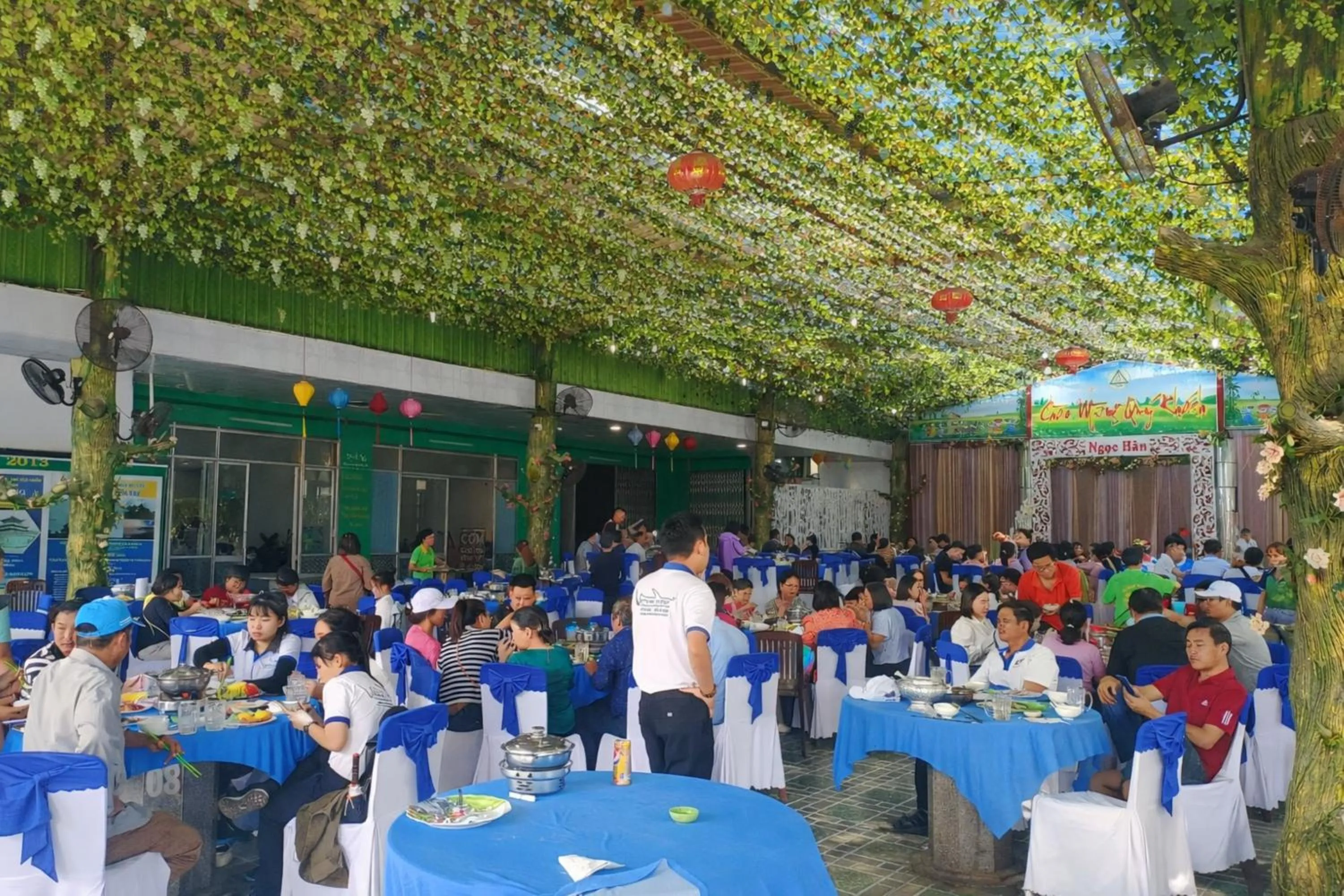 Food and drinks in Khách Sạn Nhà Hàng Ngọc Hân