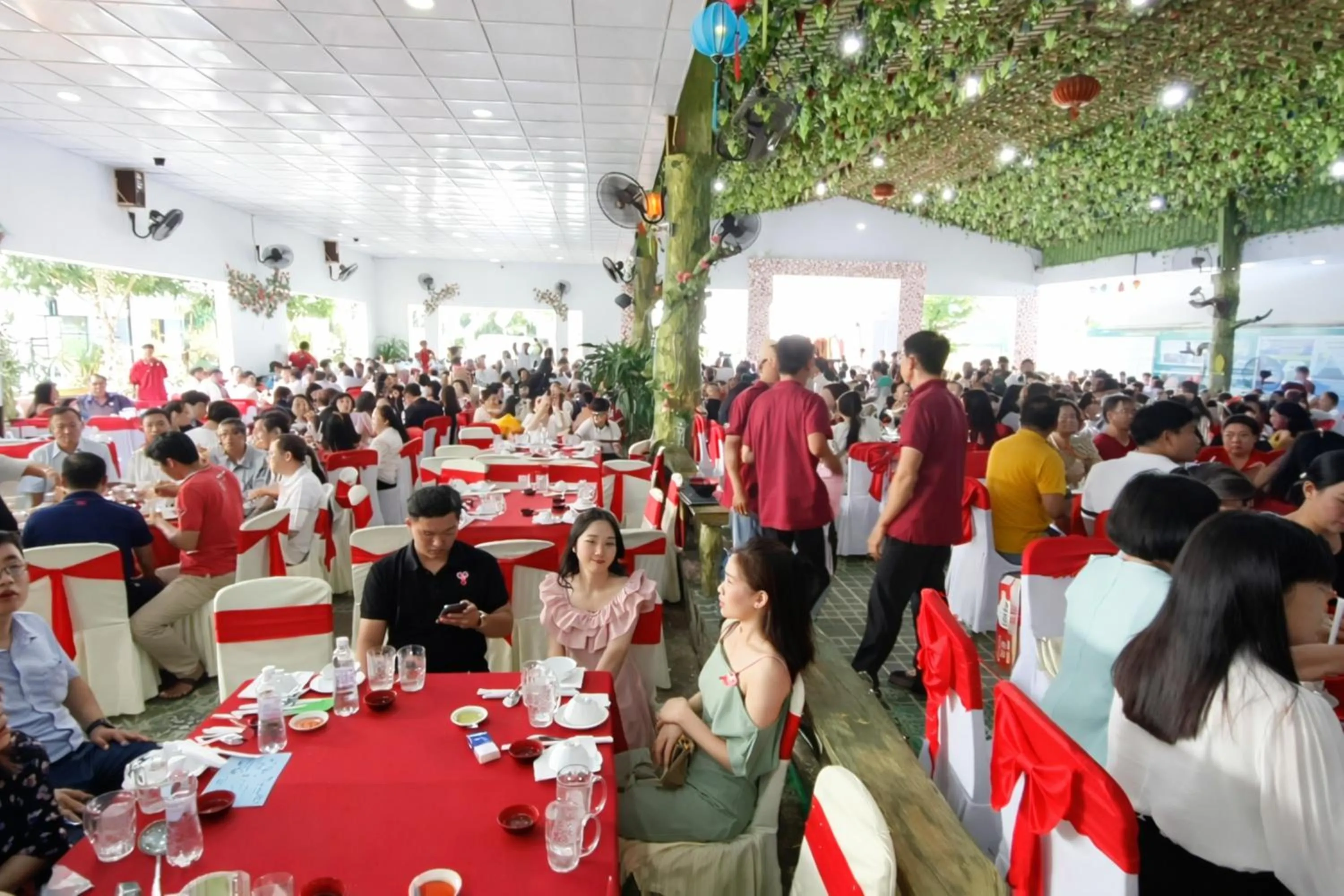 Restaurant/places to eat in Khách Sạn Nhà Hàng Ngọc Hân