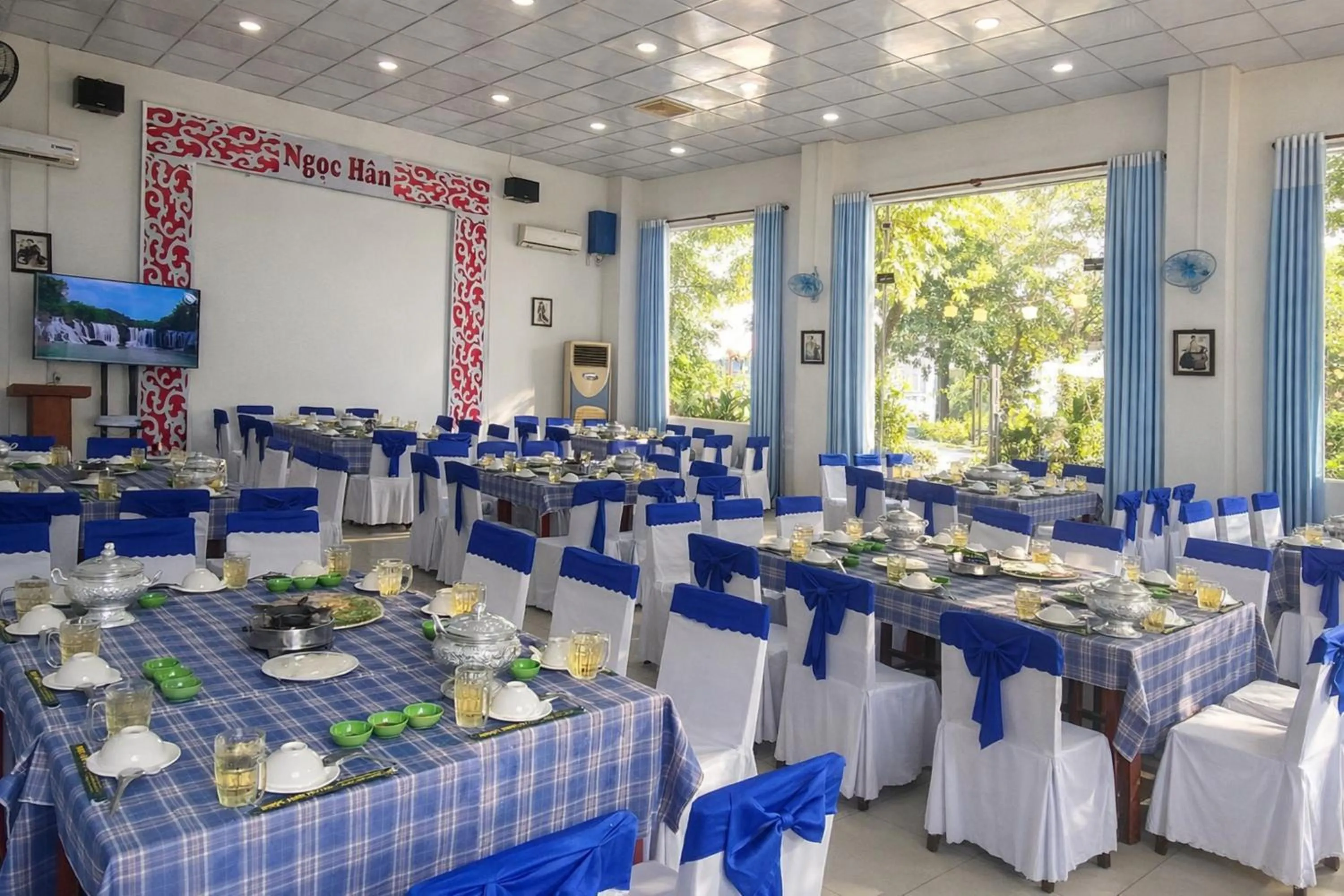 Restaurant/places to eat in Khách Sạn Nhà Hàng Ngọc Hân