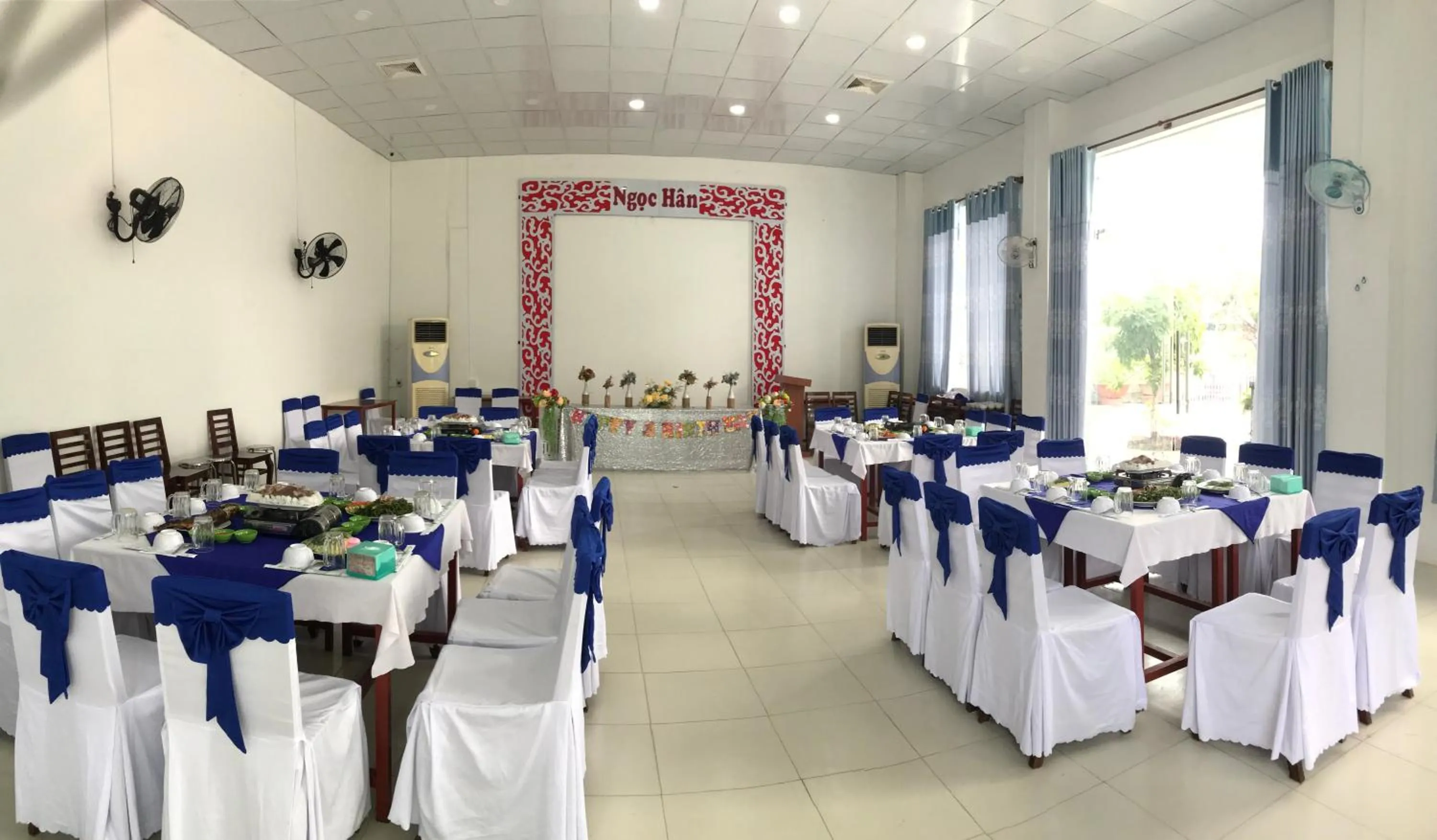 Restaurant/places to eat in Khách Sạn Nhà Hàng Ngọc Hân