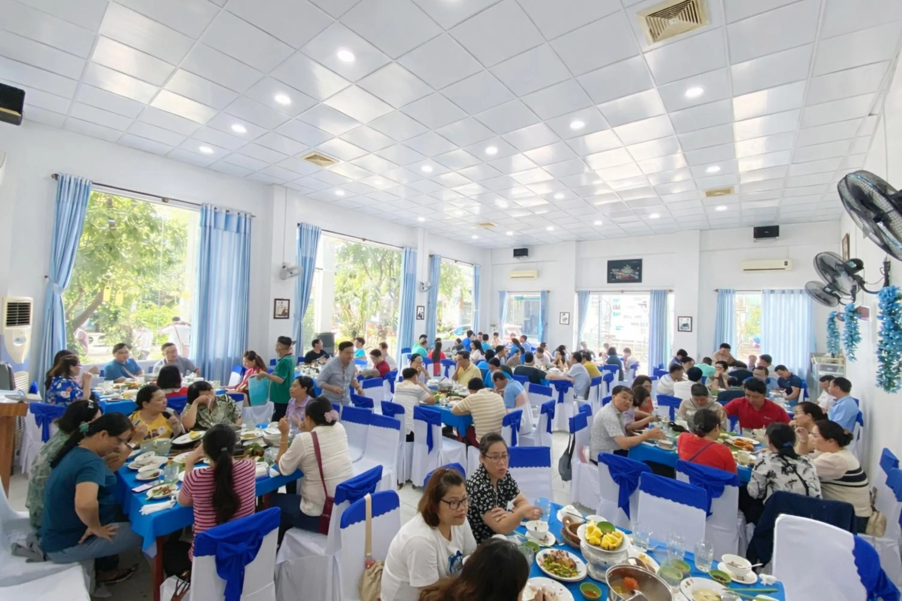 Food and drinks in Khách Sạn Nhà Hàng Ngọc Hân