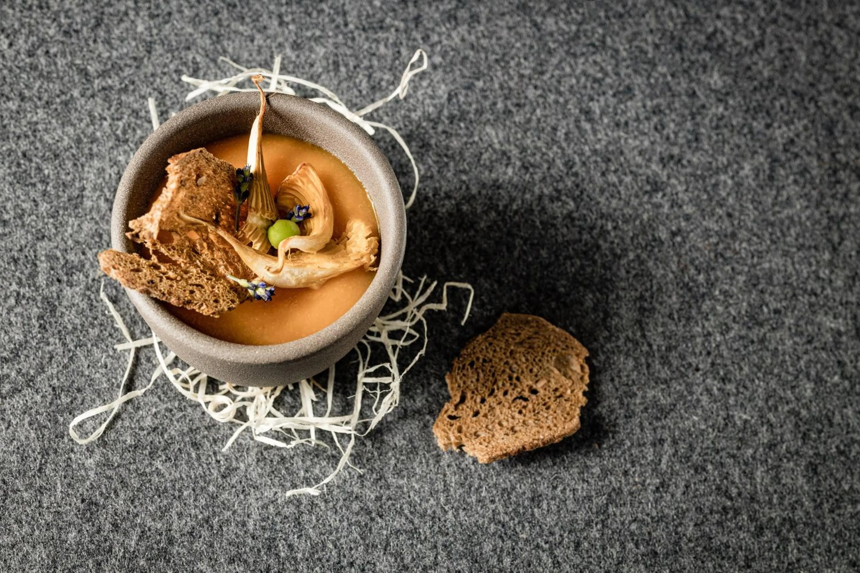 Food and drinks in ArtHotel Anterleghes - Gardenahotels