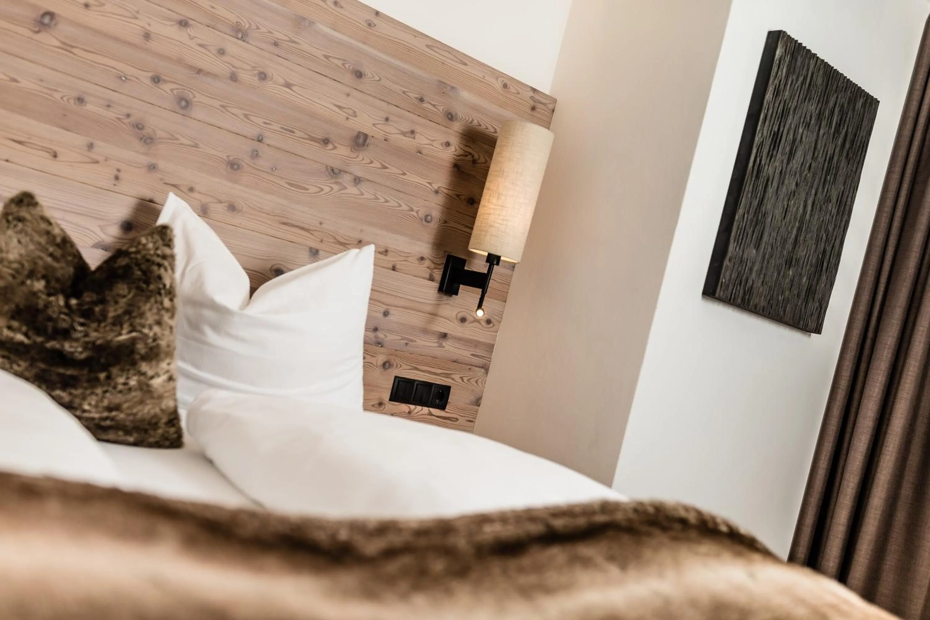Bed in ArtHotel Anterleghes - Gardenahotels