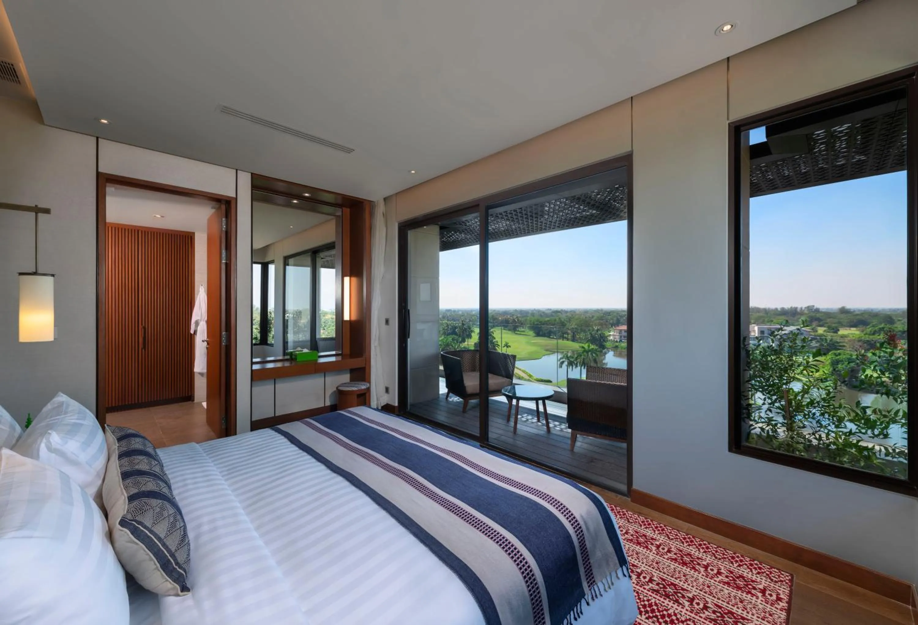 Bedroom, Bed in Awei Metta (Yangon)