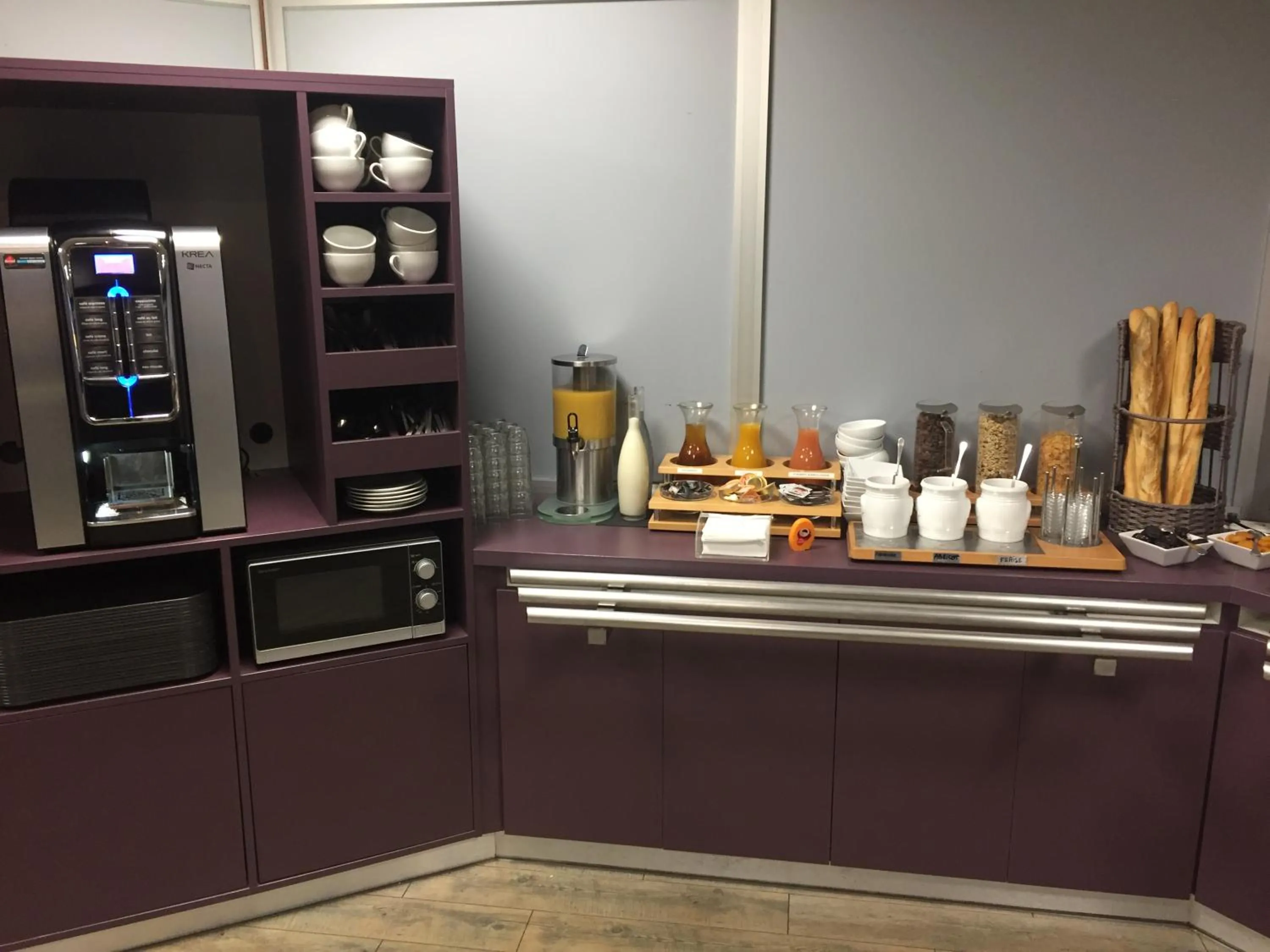 Continental breakfast in Hôtel du Golf Saint Lazare