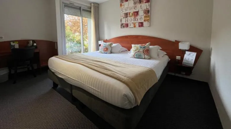 Bedroom, Bed in Hôtel du Golf Saint Lazare