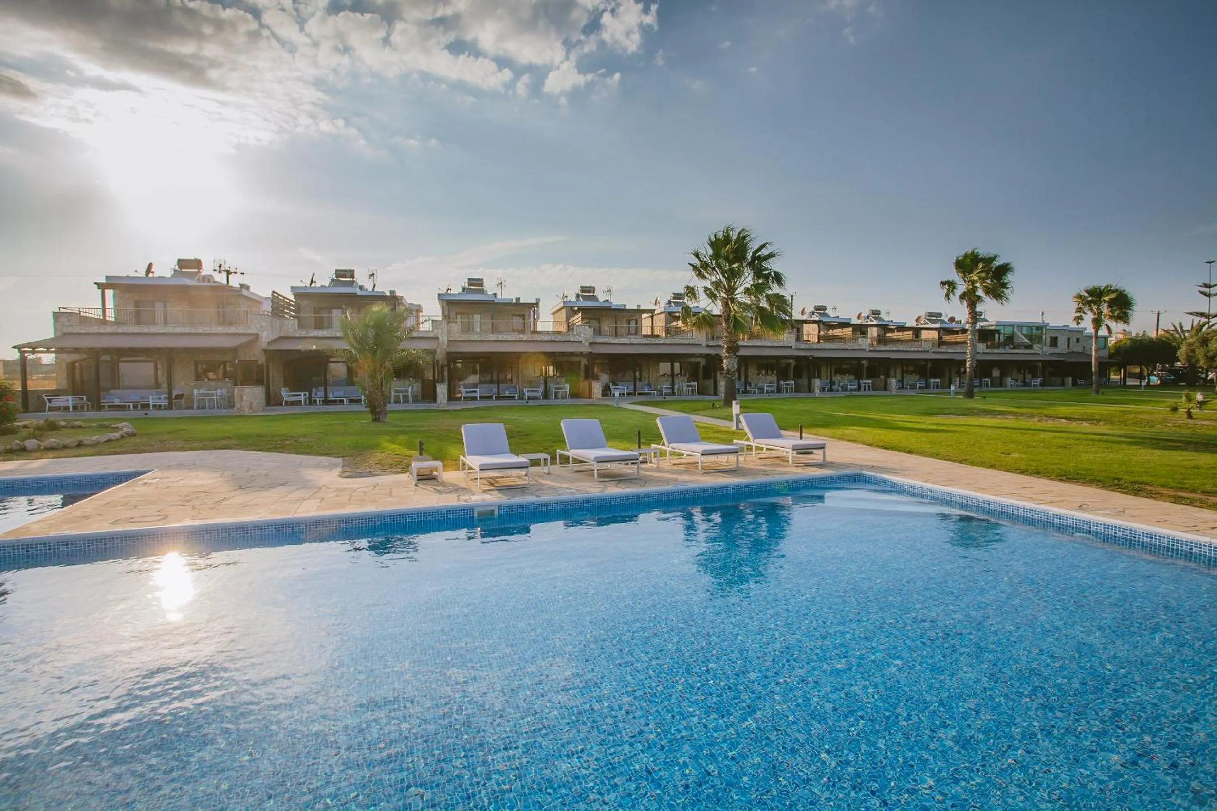Garden in Elya Beach Luxury Suites