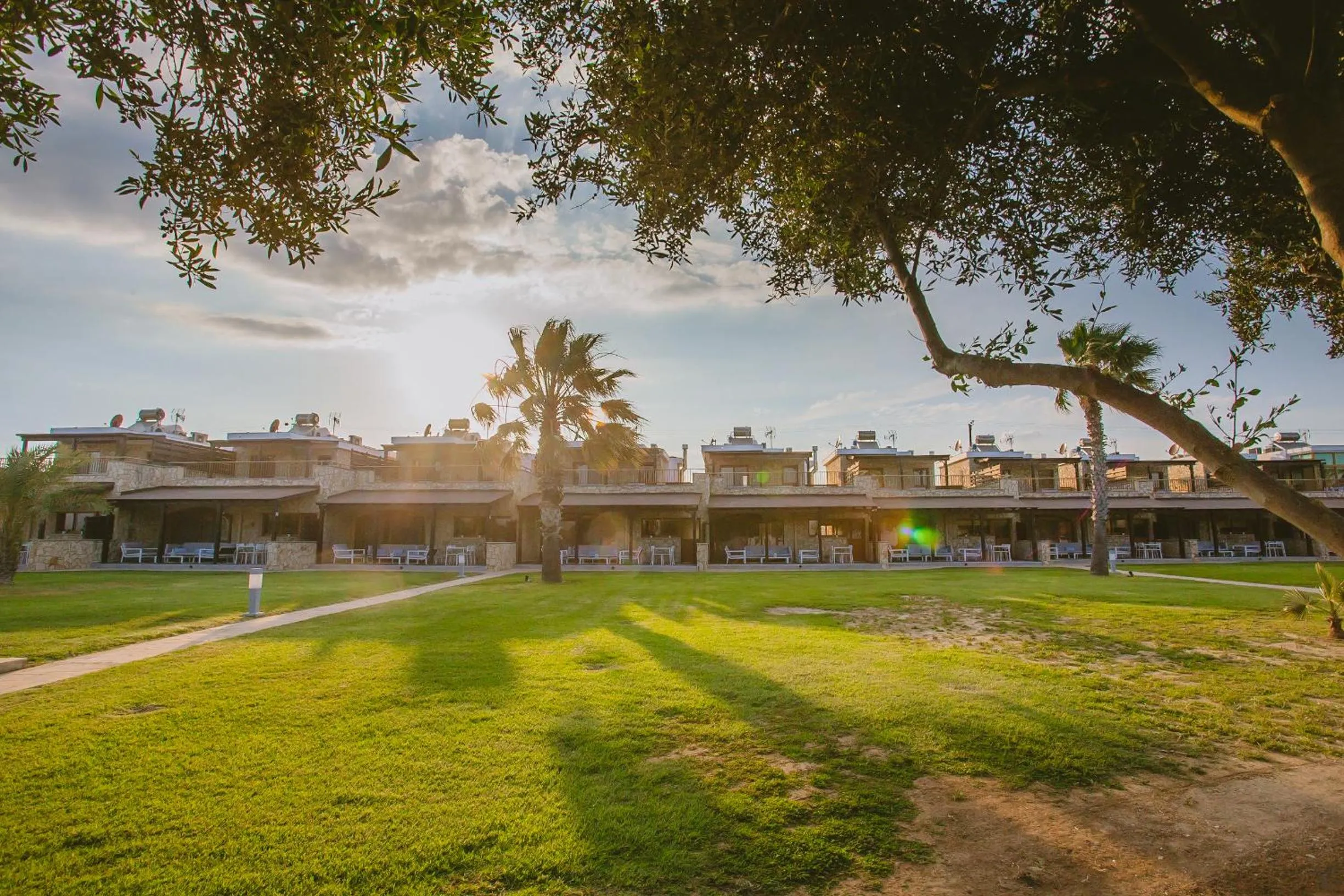 Garden in Elya Beach Luxury Suites