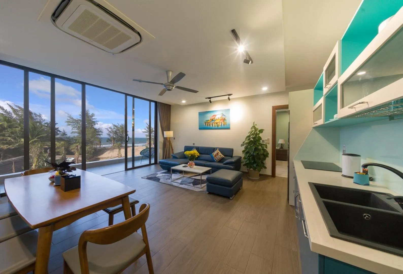 TV and multimedia in Beach Haven Suites Hội An Apartment