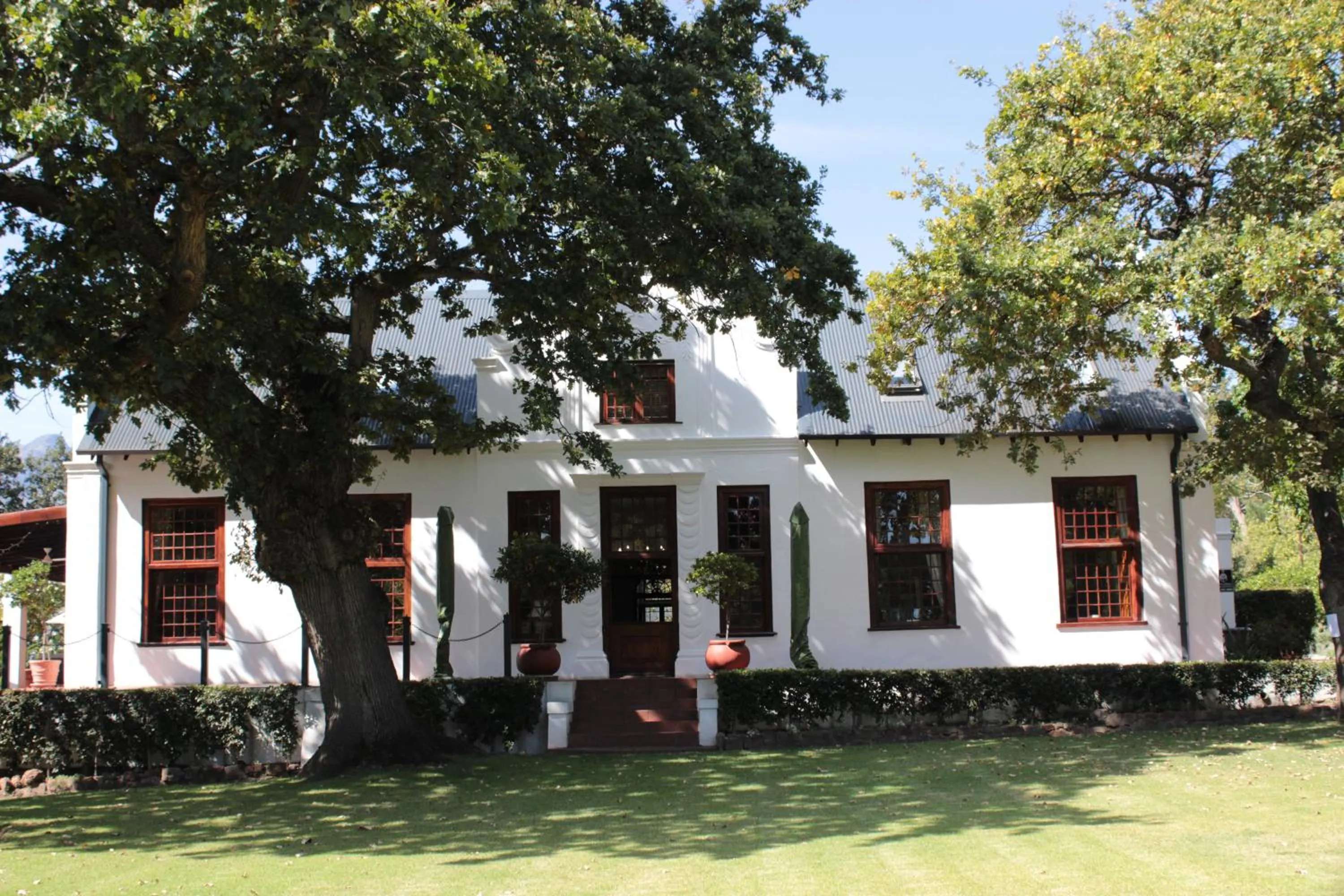 Facade/entrance in Vredenburg Manor House