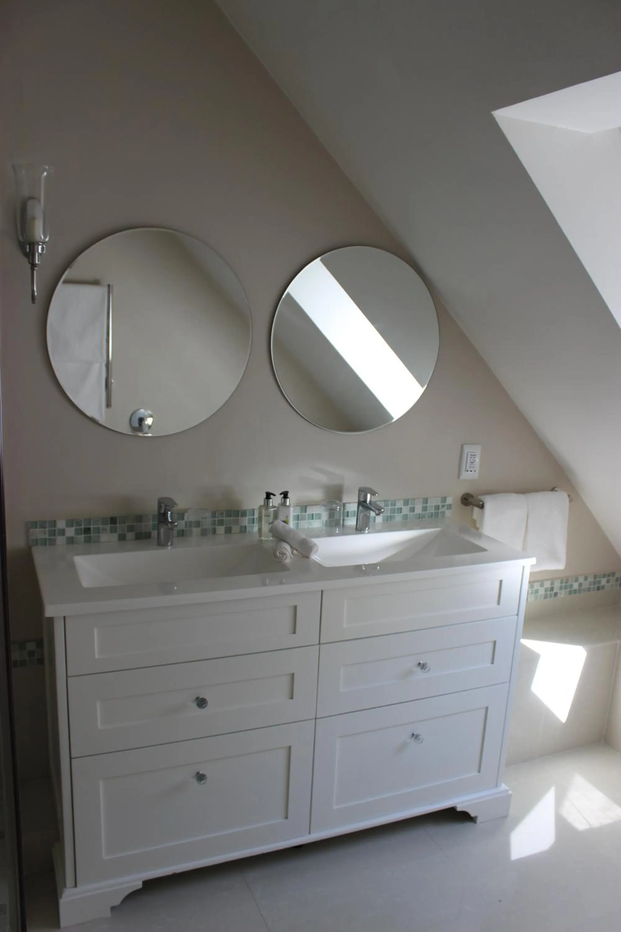 Bathroom in Vredenburg Manor House