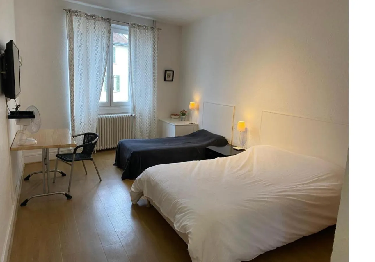 Bedroom, Bed in Hôtel Brasserie Le Lion d'Or