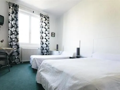 Bedroom, Bed in Hôtel Brasserie Le Lion d'Or