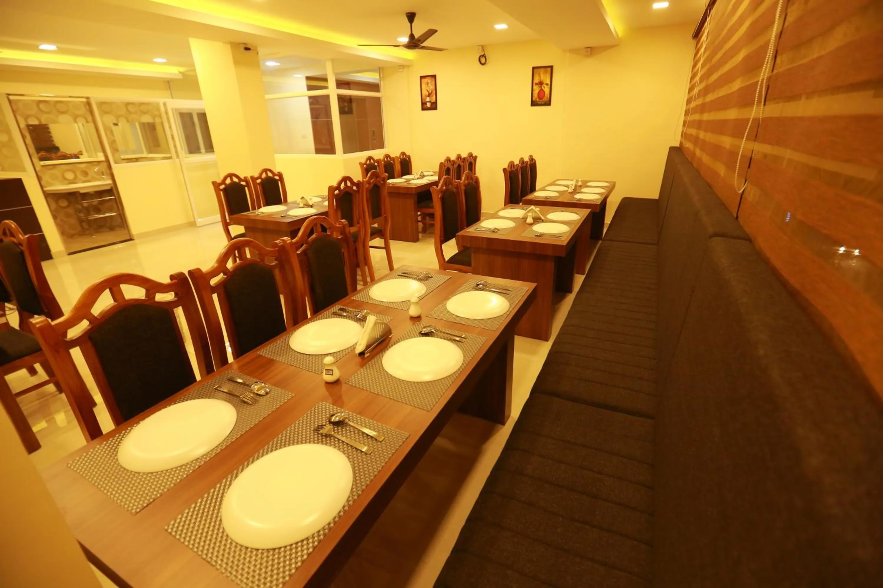 Restaurant/places to eat in The Crescent Suites