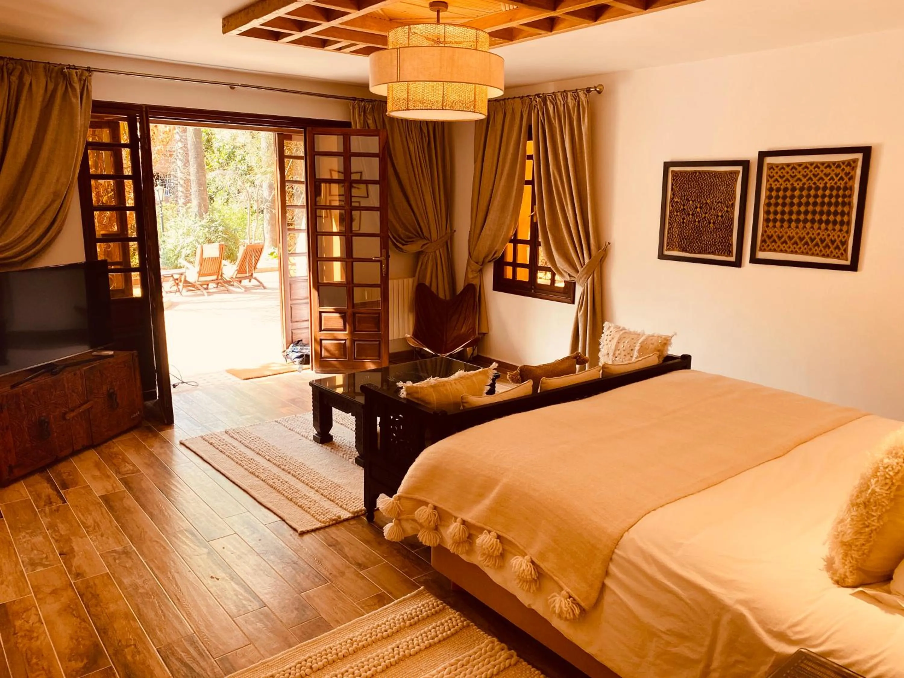 Photo of the whole room, Bed in Domaine de la Roseraie Resort