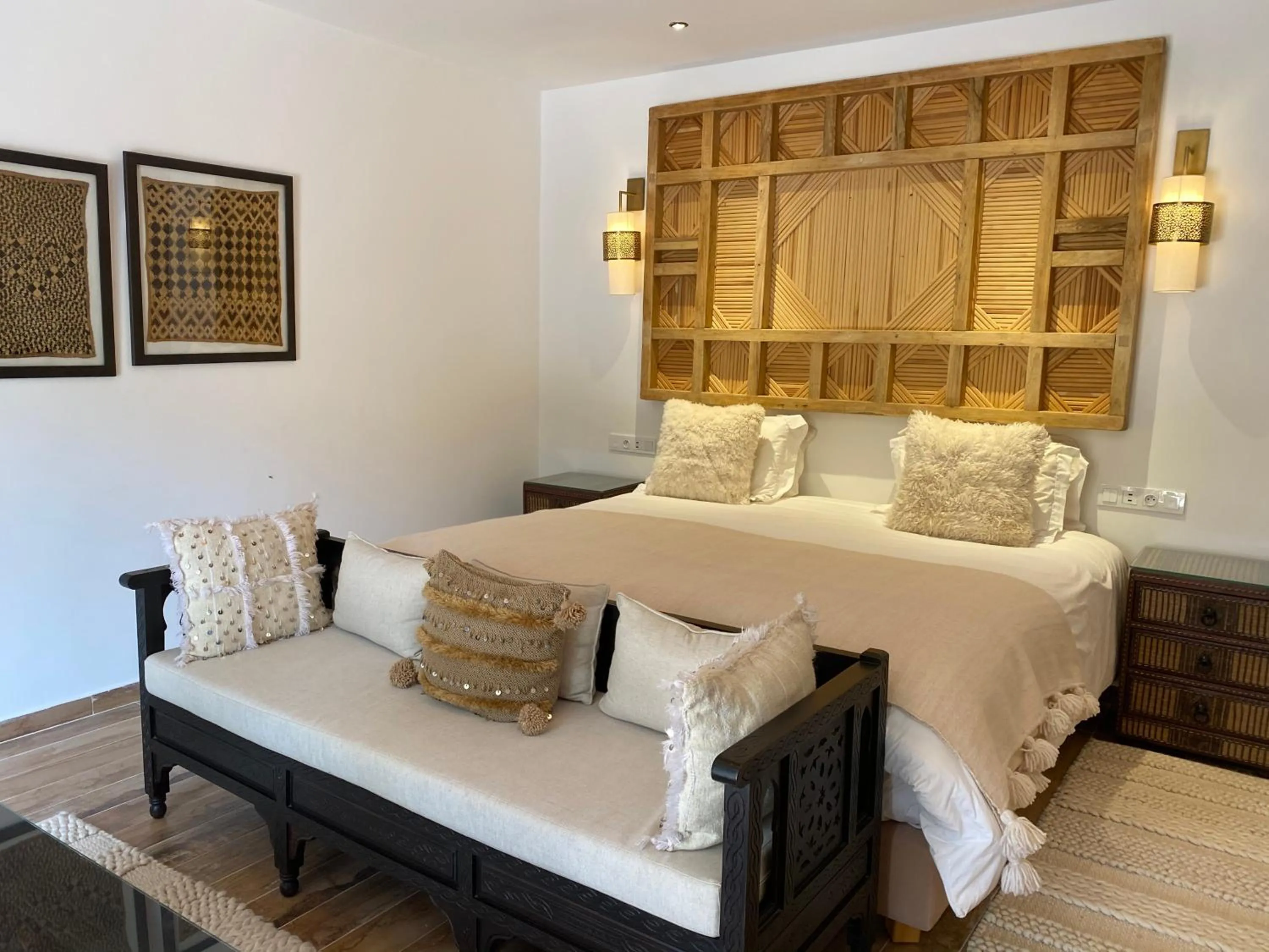 Photo of the whole room, Bed in Domaine de la Roseraie Resort