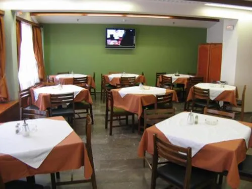 Restaurant/places to eat in Diana Hotel