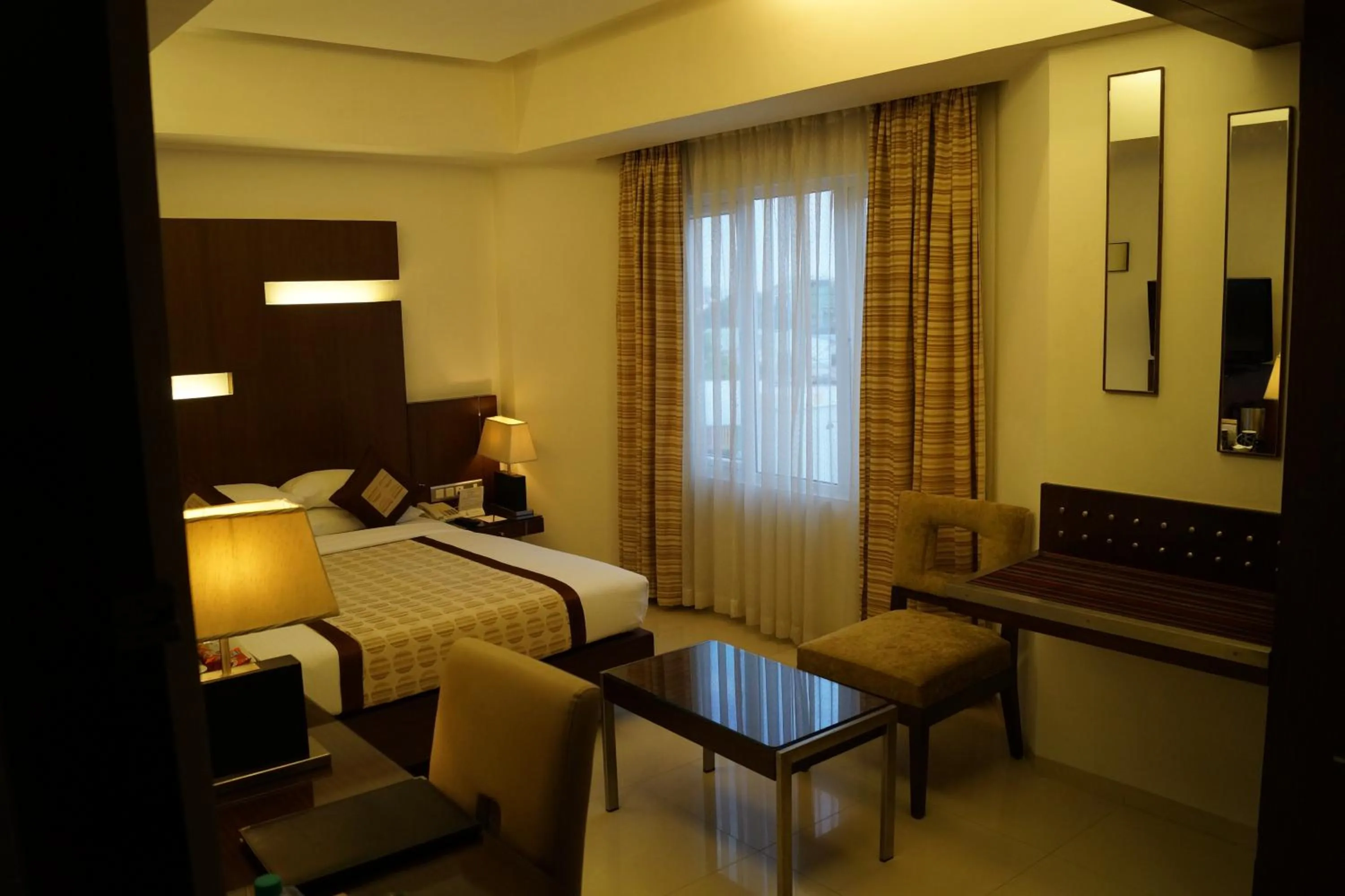 Photo of the whole room, Bed in The President Hotel