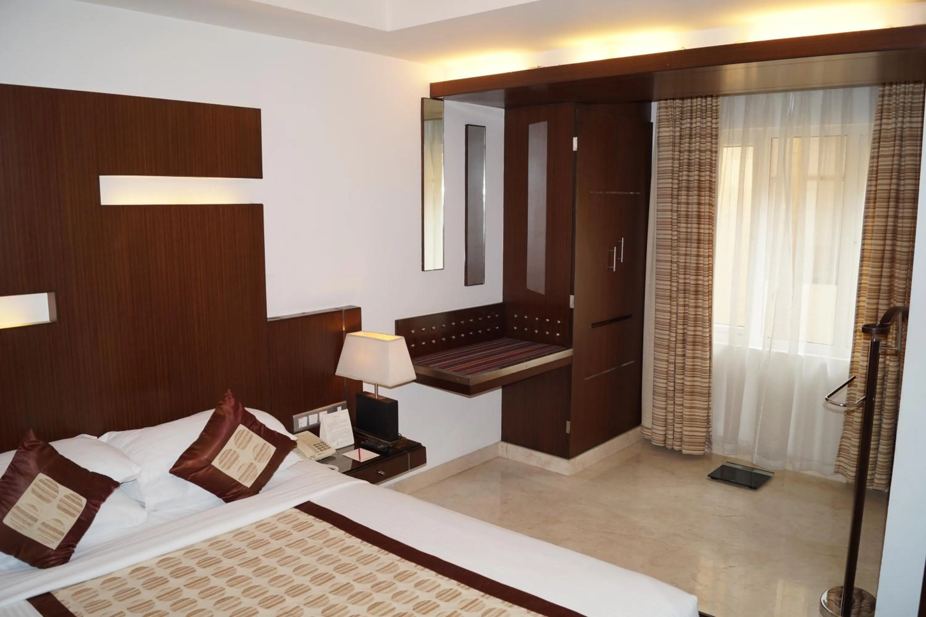 Photo of the whole room, Bed in The President Hotel