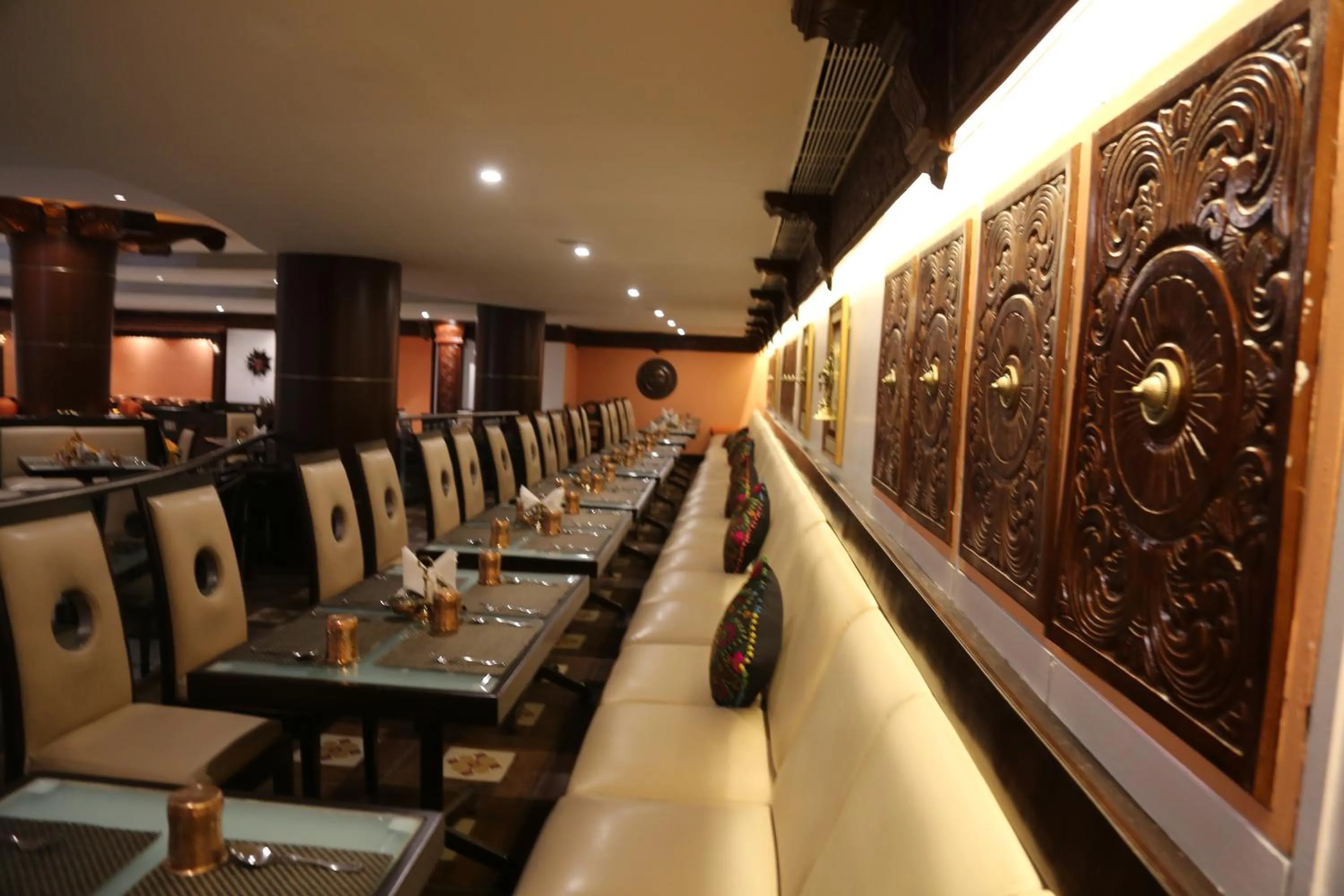 Restaurant/places to eat in The President Hotel