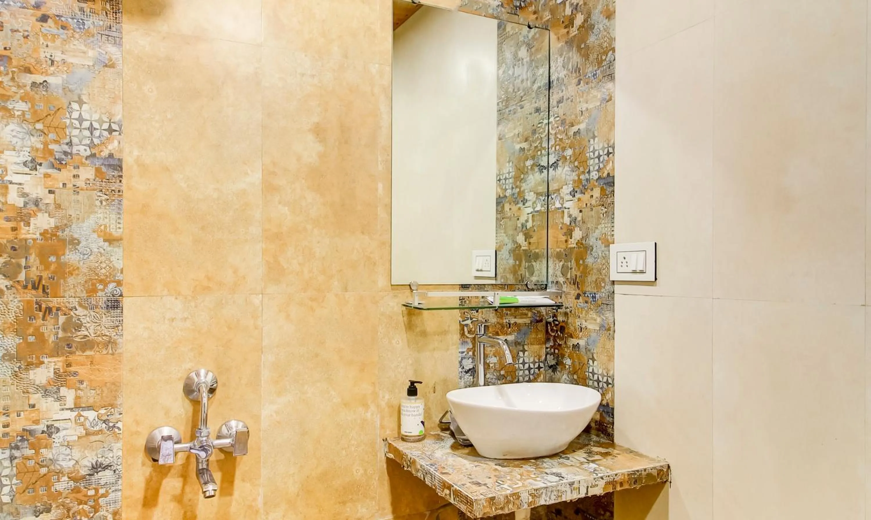 Bathroom in Itsy Hotel New Retreat - Main Market, Mahabaleshwar