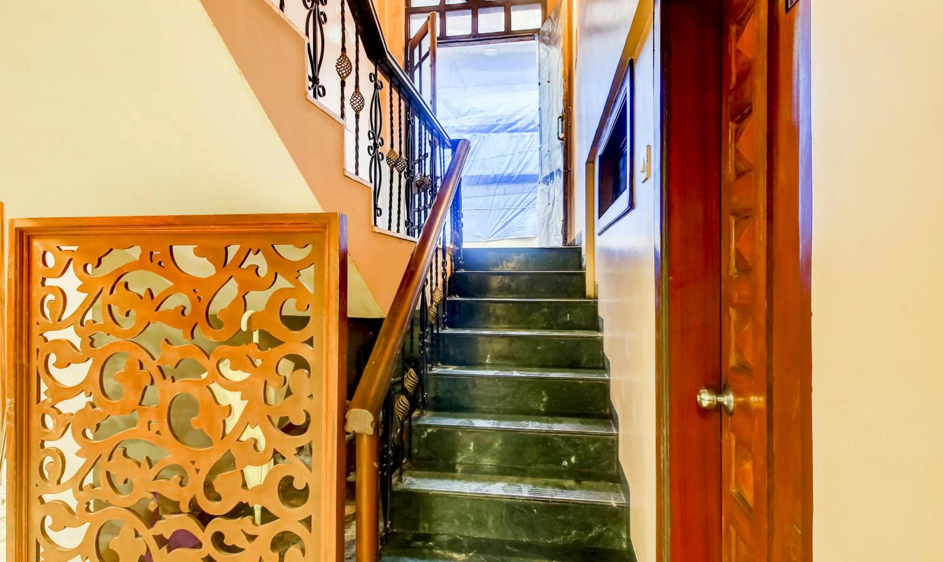 Lobby or reception in Itsy Hotel New Retreat - Main Market, Mahabaleshwar