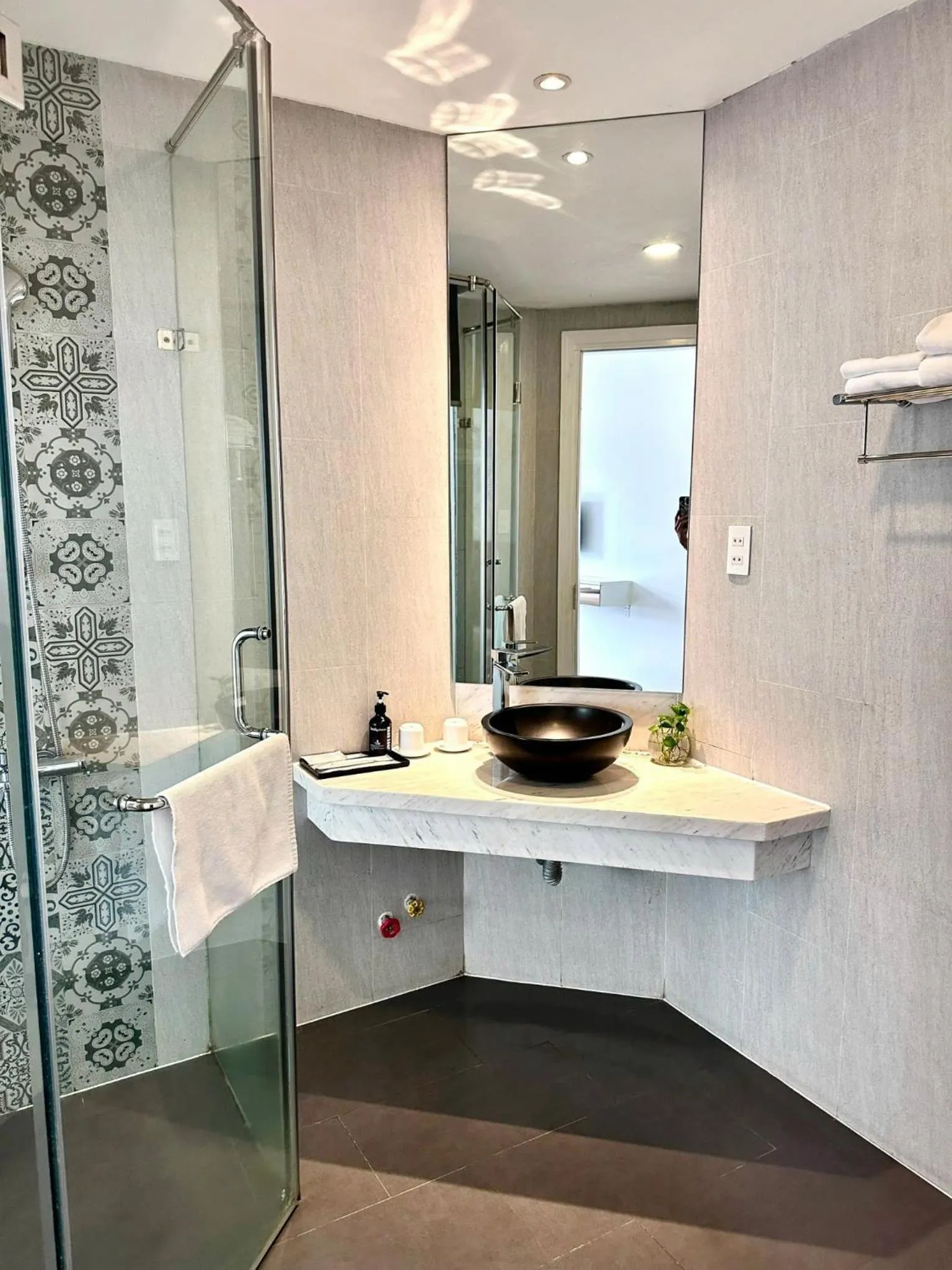 Shower in Len's Hotel